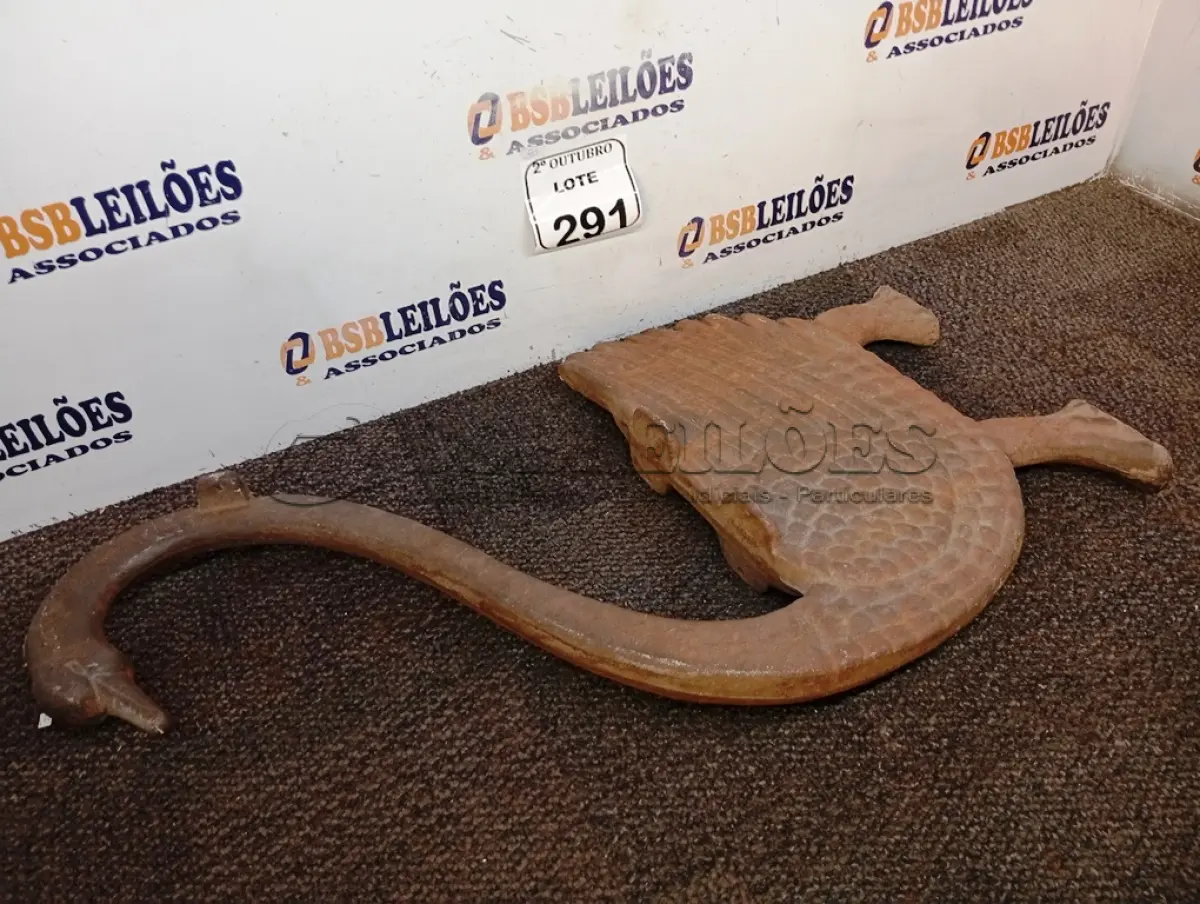 LOTE 291 - 01 DECORAÇÃO DE GANSO EM FERRO. (NO ESTADO) ATENÇÃO! FAZER A VISITAÇÃO ANTES DE ARREMATAR, NÃO SABEMOS SE FUNCIONA. LEILÃO NÃO TEM GARANTIA E NEM DEVOLUÇÃO, SUJEITO A POSSÍVEIS AVARIAS VISÍVEIS/OCULTAS E/OU AUSÊNCIA DE COMPONENTES.