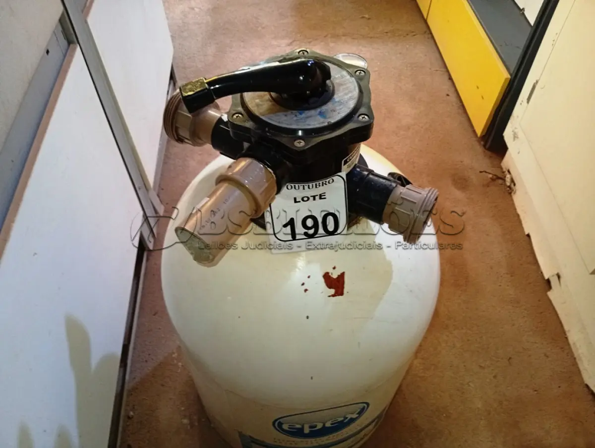 LOTE 190 - 01 FILTRO DE PISCINA. (NO ESTADO) ATENÇÃO! FAZER A VISITAÇÃO ANTES DE ARREMATAR, NÃO SABEMOS SE FUNCIONA. LEILÃO NÃO TEM GARANTIA E NEM DEVOLUÇÃO, SUJEITO A POSSÍVEIS AVARIAS VISÍVEIS/OCULTAS E/OU AUSÊNCIA DE COMPONENTES.