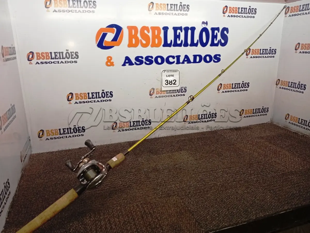 LOTE 382 - 01 VARA DE PESCA E 01 CARRETILHA MARURI TNT10 LH LADO ESQUERDO. (NO ESTADO) ATENÇÃO! FAZER A VISITAÇÃO ANTES DE ARREMATAR, NÃO SABEMOS SE FUNCIONA. LEILÃO NÃO TEM GARANTIA E NEM DEVOLUÇÃO, SUJEITO A POSSÍVEIS AVARIAS VISÍVEIS/OCULTAS E/OU AUSÊNCIA DE COMPONENTES.