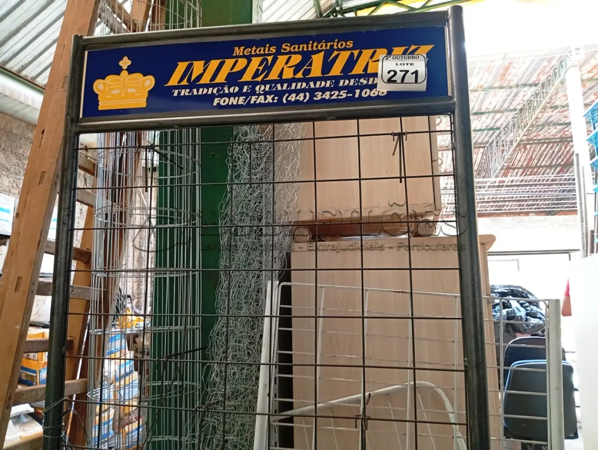 LOTE 271 - 01 EXPOSITOR, 01 ROLO DE TELA E MATERIAIS DIVERSOS. (NO ESTADO) ATENÇÃO! FAZER A VISITAÇÃO ANTES DE ARREMATAR, NÃO SABEMOS SE FUNCIONA. LEILÃO NÃO TEM GARANTIA E NEM DEVOLUÇÃO, SUJEITO A POSSÍVEIS AVARIAS VISÍVEIS/OCULTAS E/OU AUSÊNCIA DE COMPONENTES.
