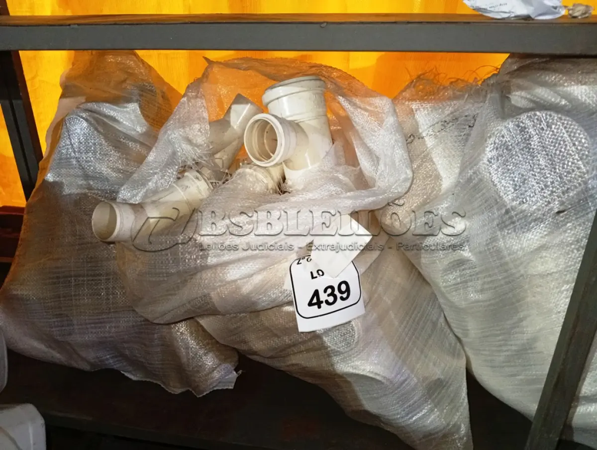 LOTE 439 - 01 LOTE C/MATERIAIS HIDRÁULICOS DIVERSOS. (NO ESTADO) ATENÇÃO! FAZER A VISITAÇÃO ANTES DE ARREMATAR, NÃO SABEMOS SE FUNCIONA. LEILÃO NÃO TEM GARANTIA E NEM DEVOLUÇÃO, SUJEITO A POSSÍVEIS AVARIAS VISÍVEIS/OCULTAS E/OU AUSÊNCIA DE COMPONENTES.