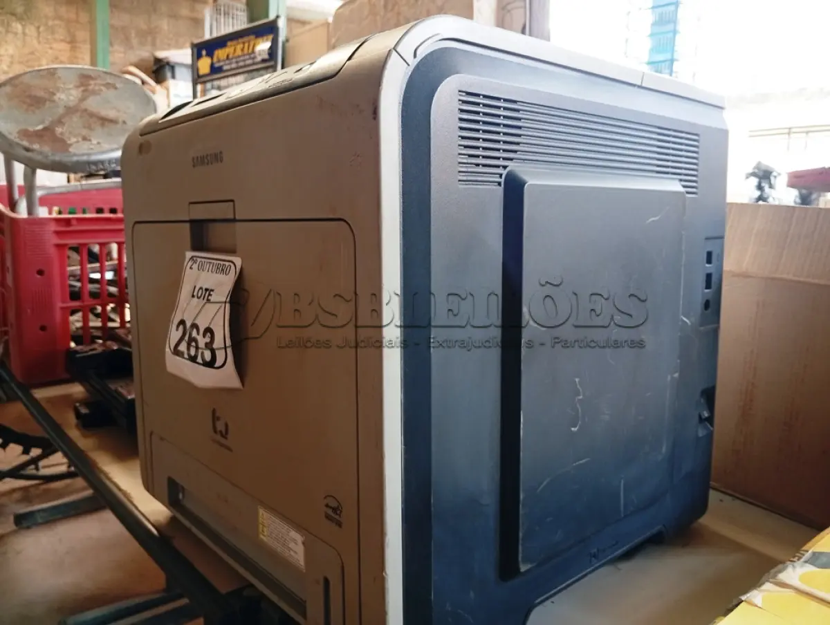 LOTE 263 - 01 IMPRESSORA COLORIDA MARCA SAMSUNG MODELO CLT670MD. (NO ESTADO) ATENÇÃO! FAZER A VISITAÇÃO ANTES DE ARREMATAR, NÃO SABEMOS SE FUNCIONA. LEILÃO NÃO TEM GARANTIA E NEM DEVOLUÇÃO, SUJEITO A POSSÍVEIS AVARIAS VISÍVEIS/OCULTAS E/OU AUSÊNCIA DE COMPONENTES.