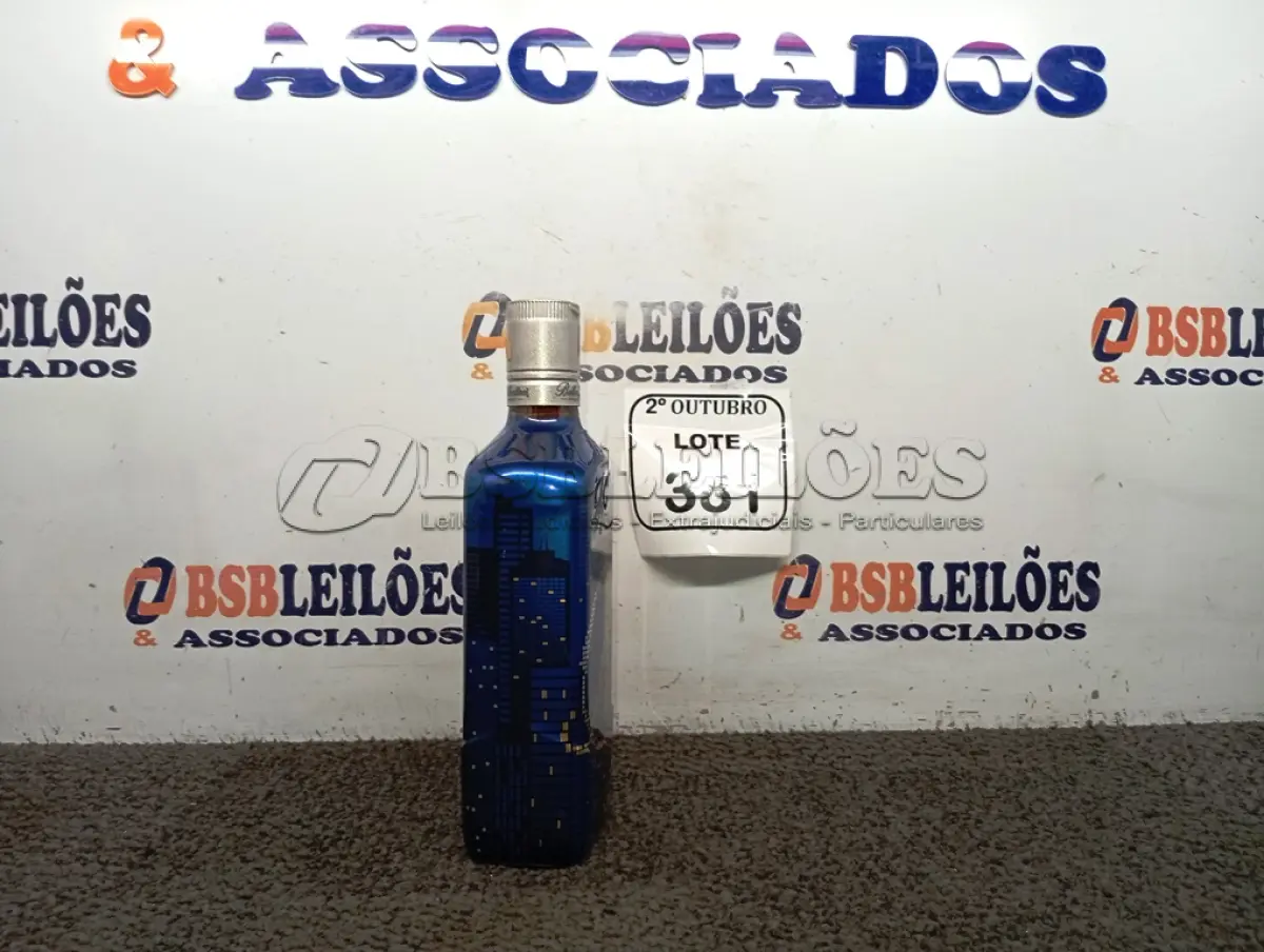 LOTE 381 - 01 WHISKY BALLANTINE´S FINEST 70CL. (NO ESTADO) ATENÇÃO! FAZER A VISITAÇÃO ANTES DE ARREMATAR, NÃO SABEMOS SE FUNCIONA. LEILÃO NÃO TEM GARANTIA E NEM DEVOLUÇÃO, SUJEITO A POSSÍVEIS AVARIAS VISÍVEIS/OCULTAS E/OU AUSÊNCIA DE COMPONENTES.