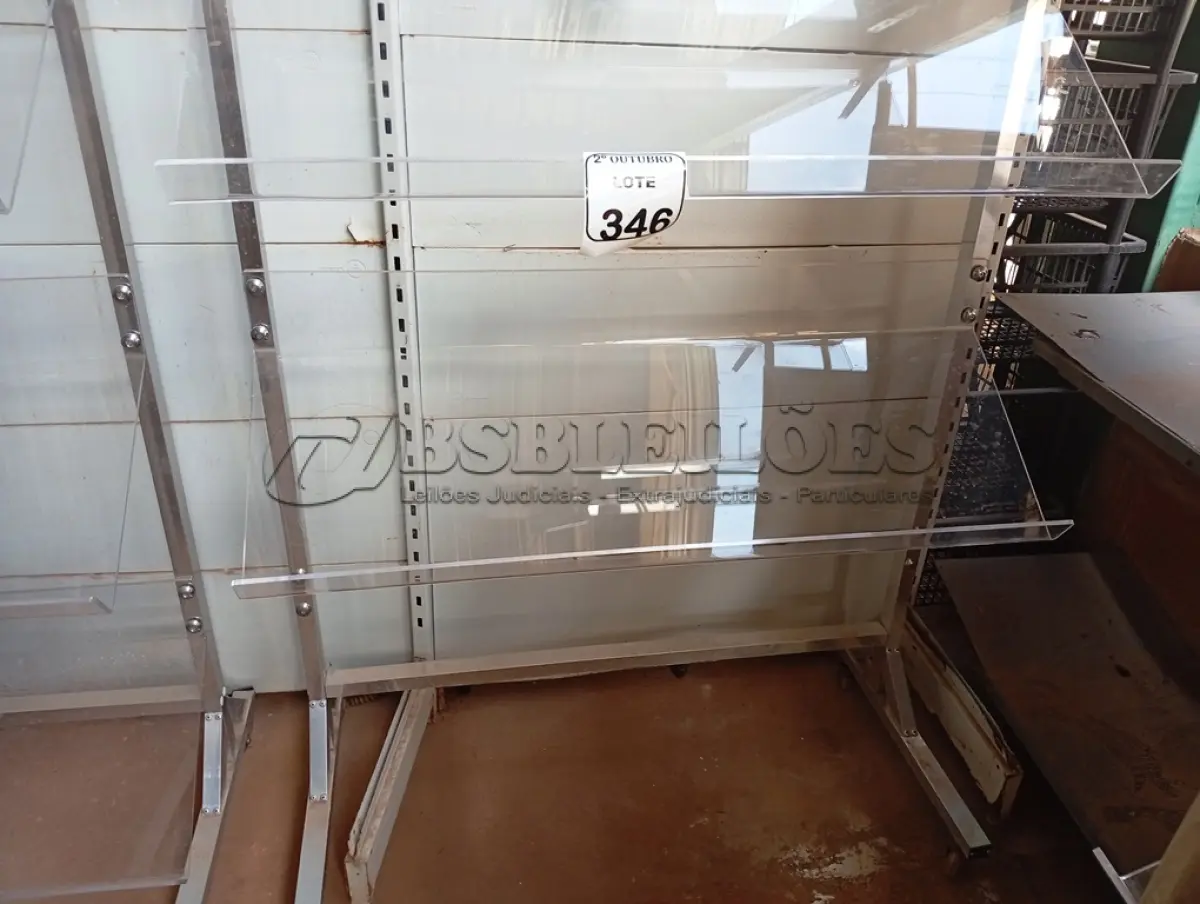 LOTE 346 - 01 EXPOSITOR COM 04 DIVISÓRIAS EM ACRÍLICO E ACESSÓRIOS DIVERSOS. (NO ESTADO) ATENÇÃO! FAZER A VISITAÇÃO ANTES DE ARREMATAR, NÃO SABEMOS SE FUNCIONA. LEILÃO NÃO TEM GARANTIA E NEM DEVOLUÇÃO, SUJEITO A POSSÍVEIS AVARIAS VISÍVEIS/OCULTAS E/OU AUSÊNCIA DE COMPONENTES.