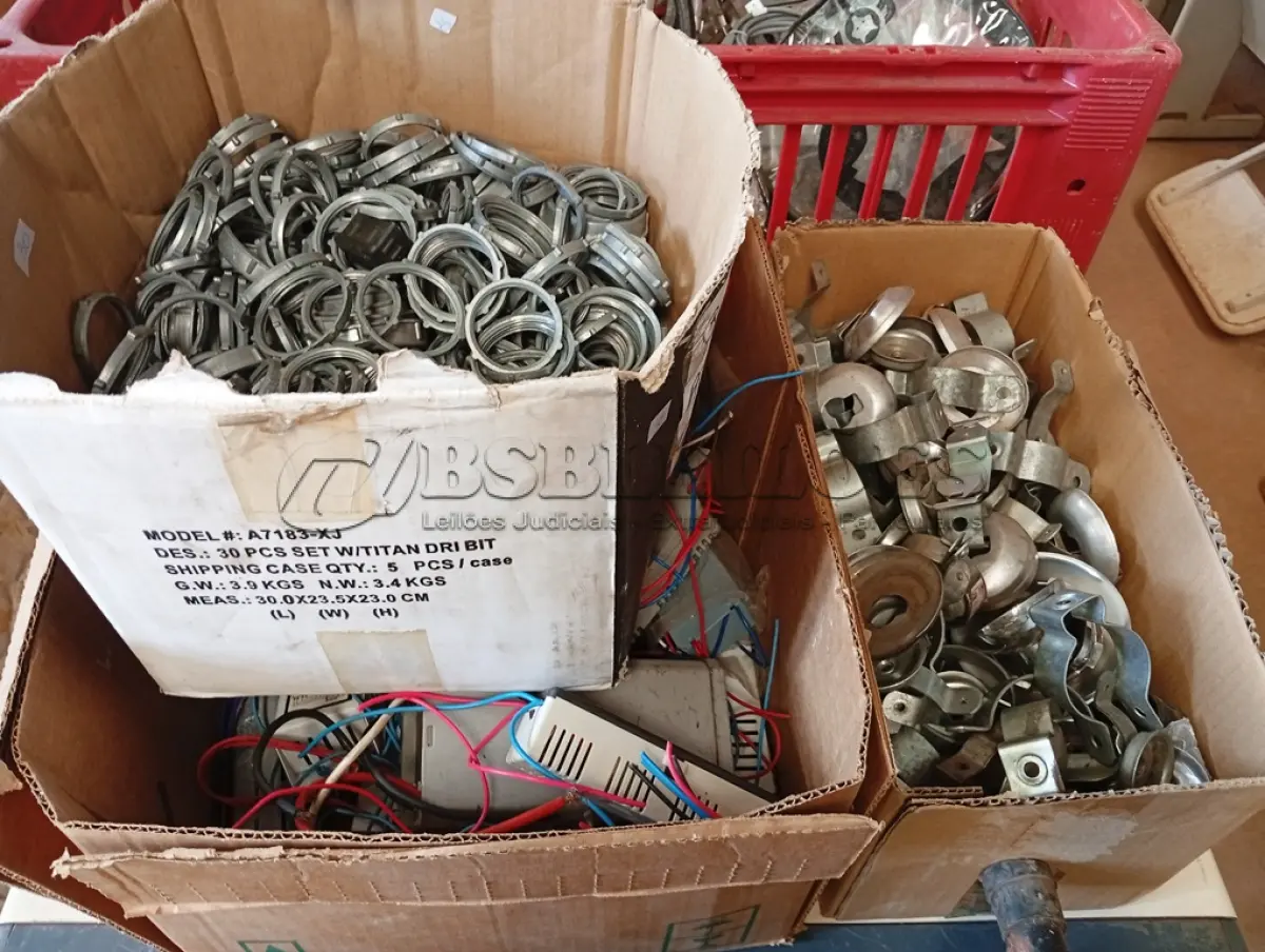 LOTE 268 - 01 LOTE COM VÁRIOS REATORES P/LÂMPADAS E MATERIAIS DIVERSOS. (NO ESTADO) ATENÇÃO! FAZER A VISITAÇÃO ANTES DE ARREMATAR, NÃO SABEMOS SE FUNCIONA. LEILÃO NÃO TEM GARANTIA E NEM DEVOLUÇÃO, SUJEITO A POSSÍVEIS AVARIAS VISÍVEIS/OCULTAS E/OU AUSÊNCIA DE COMPONENTES.