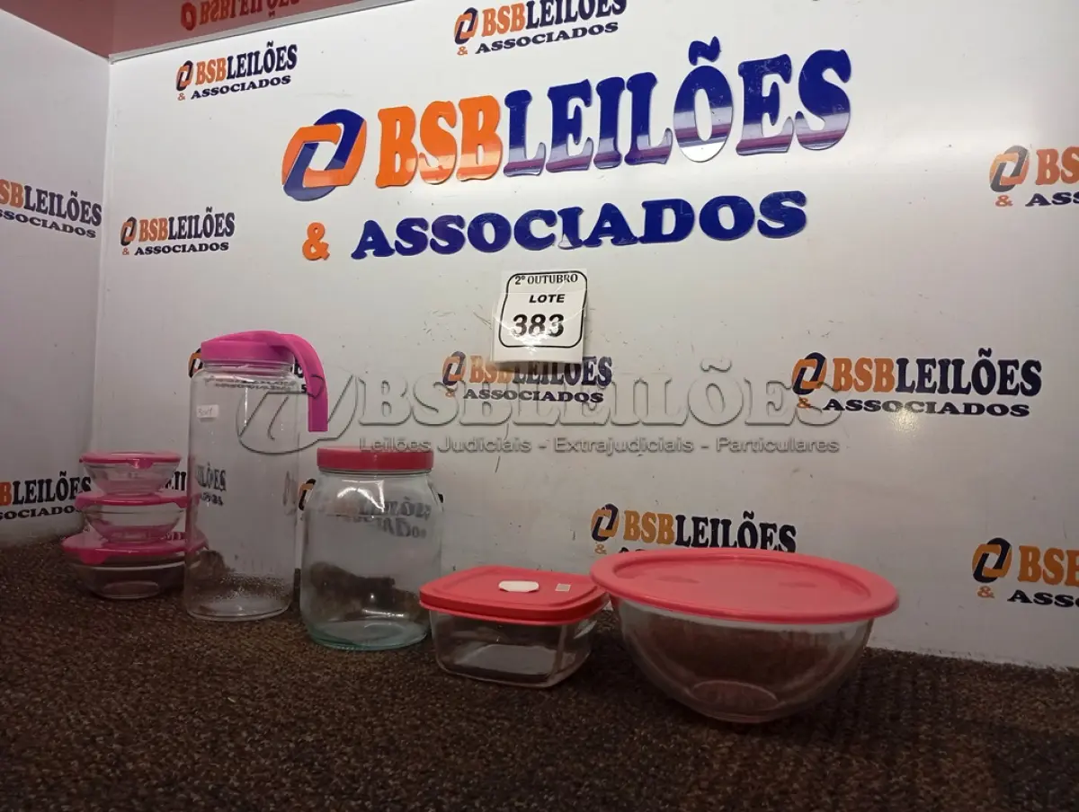 LOTE 383 - 01 LOTE C/POTES E UTENSÍLIOS P/COZINHA. (NO ESTADO) ATENÇÃO! FAZER A VISITAÇÃO ANTES DE ARREMATAR, NÃO SABEMOS SE FUNCIONA. LEILÃO NÃO TEM GARANTIA E NEM DEVOLUÇÃO, SUJEITO A POSSÍVEIS AVARIAS VISÍVEIS/OCULTAS E/OU AUSÊNCIA DE COMPONENTES.