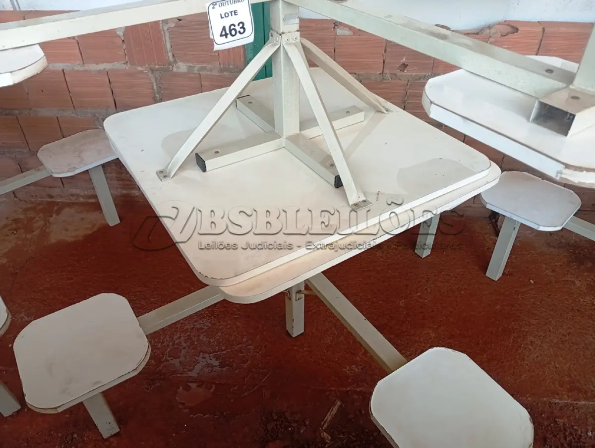 LOTE 463 - 02 MESAS P/REFEITÓRIO NA COR BRANCO, TAMPO EM MADEIRA COM 04 ASSENTOS CADA. (NO ESTADO) ATENÇÃO! FAZER A VISITAÇÃO ANTES DE ARREMATAR, NÃO SABEMOS SE FUNCIONA. LEILÃO NÃO TEM GARANTIA E NEM DEVOLUÇÃO, SUJEITO A POSSÍVEIS AVARIAS VISÍVEIS/OCULTAS E/OU AUSÊNCIA DE COMPONENTES.