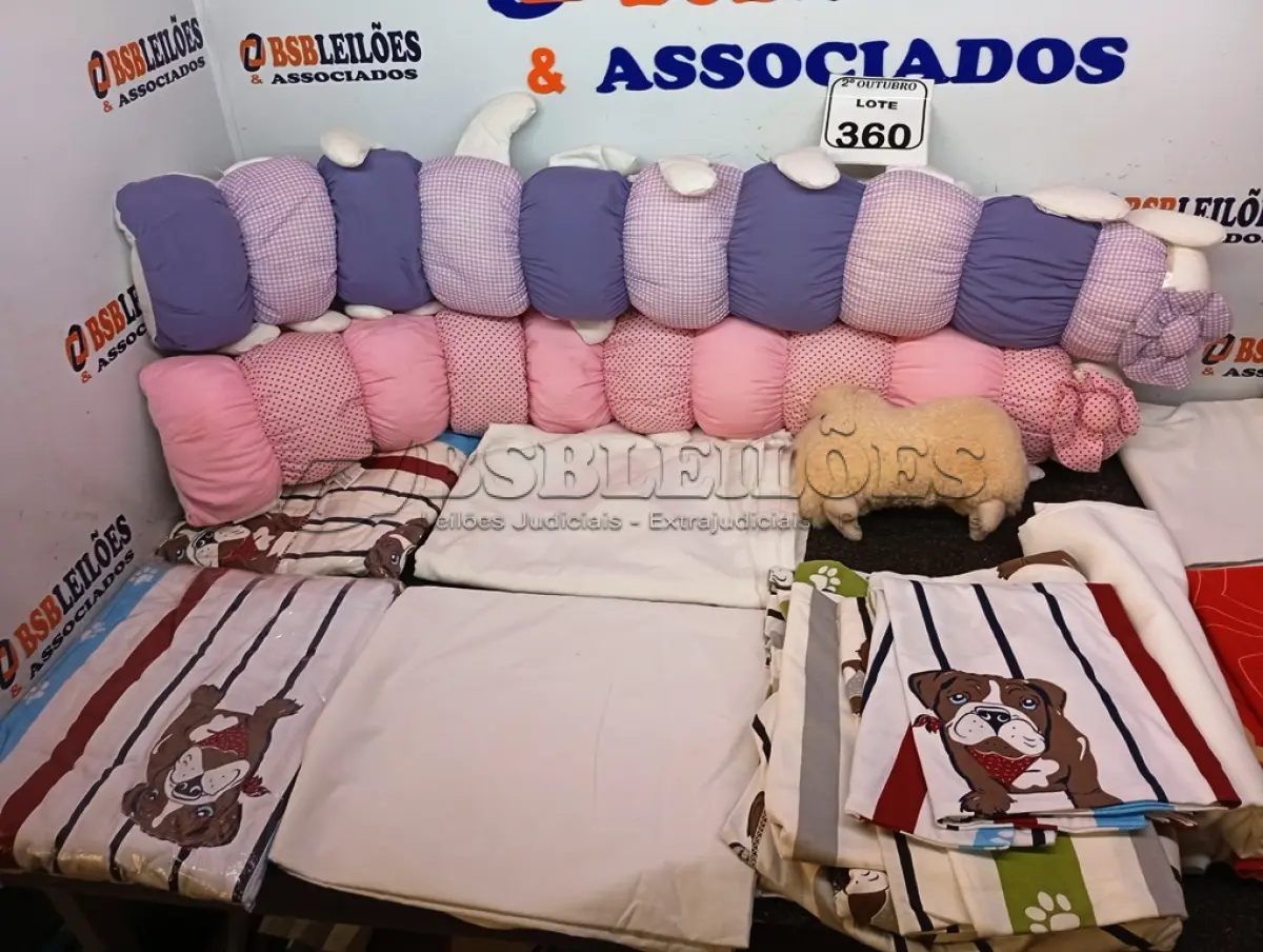 LOTE 360 - 03 KITS DE LENÇOL DE SOLTEIRO, 05 COBRE LEITOS E 03 PELÚCIAS. (NO ESTADO) ATENÇÃO! FAZER A VISITAÇÃO ANTES DE ARREMATAR, NÃO SABEMOS SE FUNCIONA. LEILÃO NÃO TEM GARANTIA E NEM DEVOLUÇÃO, SUJEITO A POSSÍVEIS AVARIAS VISÍVEIS/OCULTAS E/OU AUSÊNCIA DE COMPONENTES.