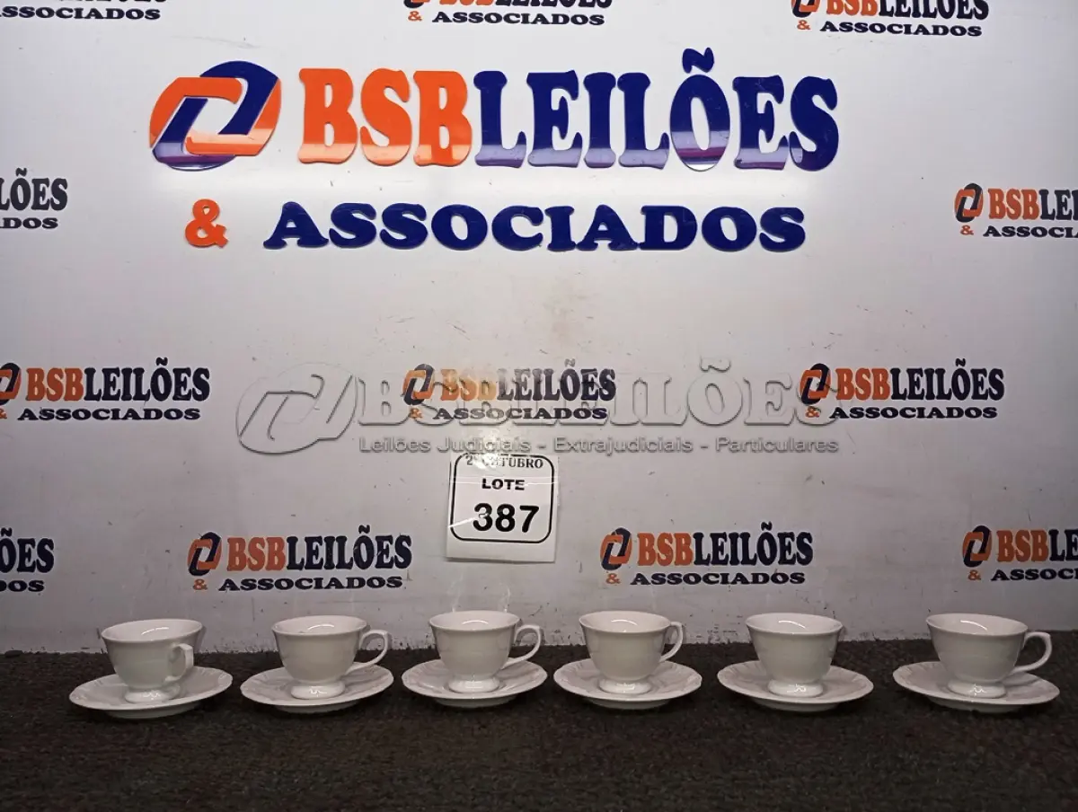 LOTE 387 - 01 JOGO DE 06 XICARAS C/PIRES. (NO ESTADO) ATENÇÃO! FAZER A VISITAÇÃO ANTES DE ARREMATAR, NÃO SABEMOS SE FUNCIONA. LEILÃO NÃO TEM GARANTIA E NEM DEVOLUÇÃO, SUJEITO A POSSÍVEIS AVARIAS VISÍVEIS/OCULTAS E/OU AUSÊNCIA DE COMPONENTES.