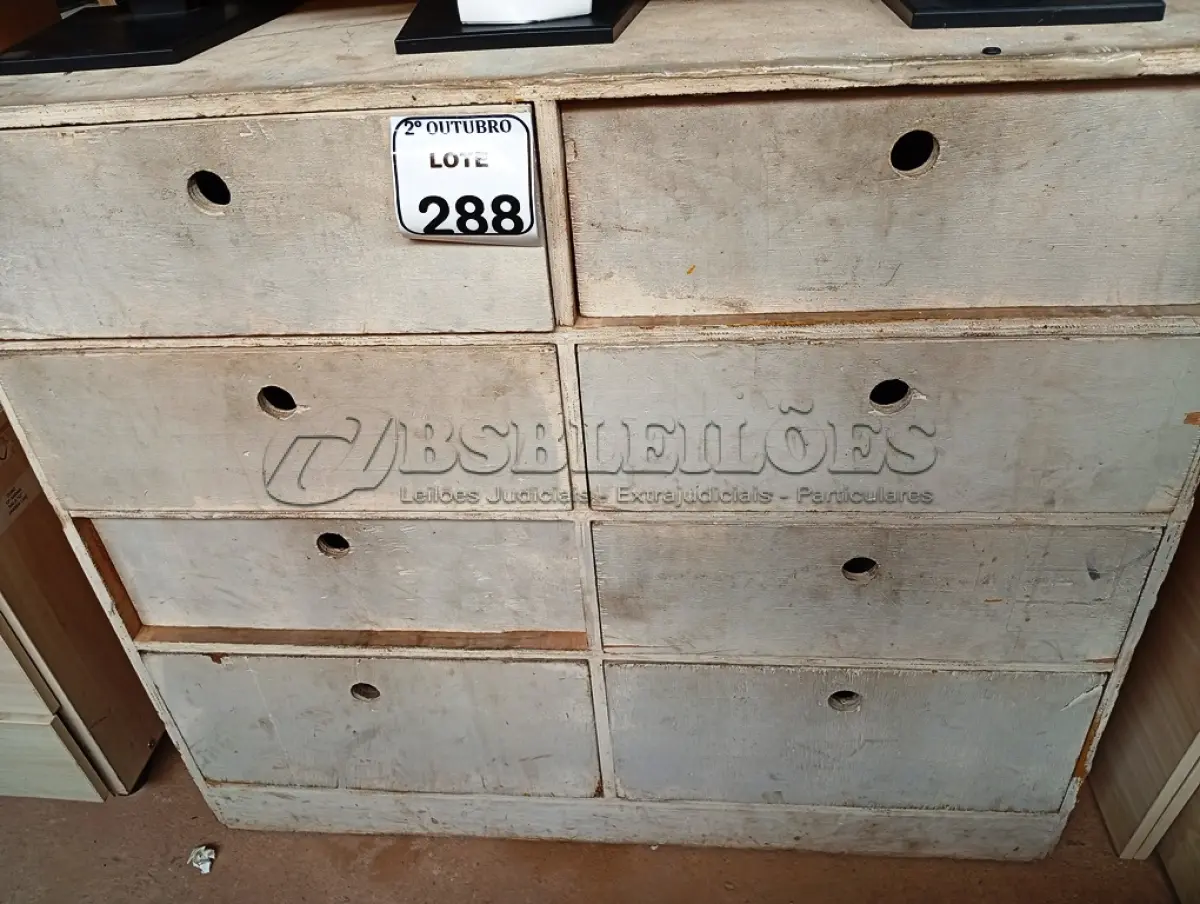 LOTE 288 - 01 BALCÃO EXPOSITOR COM 08 GAVETAS. (NO ESTADO) ATENÇÃO! FAZER A VISITAÇÃO ANTES DE ARREMATAR, NÃO SABEMOS SE FUNCIONA. LEILÃO NÃO TEM GARANTIA E NEM DEVOLUÇÃO, SUJEITO A POSSÍVEIS AVARIAS VISÍVEIS/OCULTAS E/OU AUSÊNCIA DE COMPONENTES.