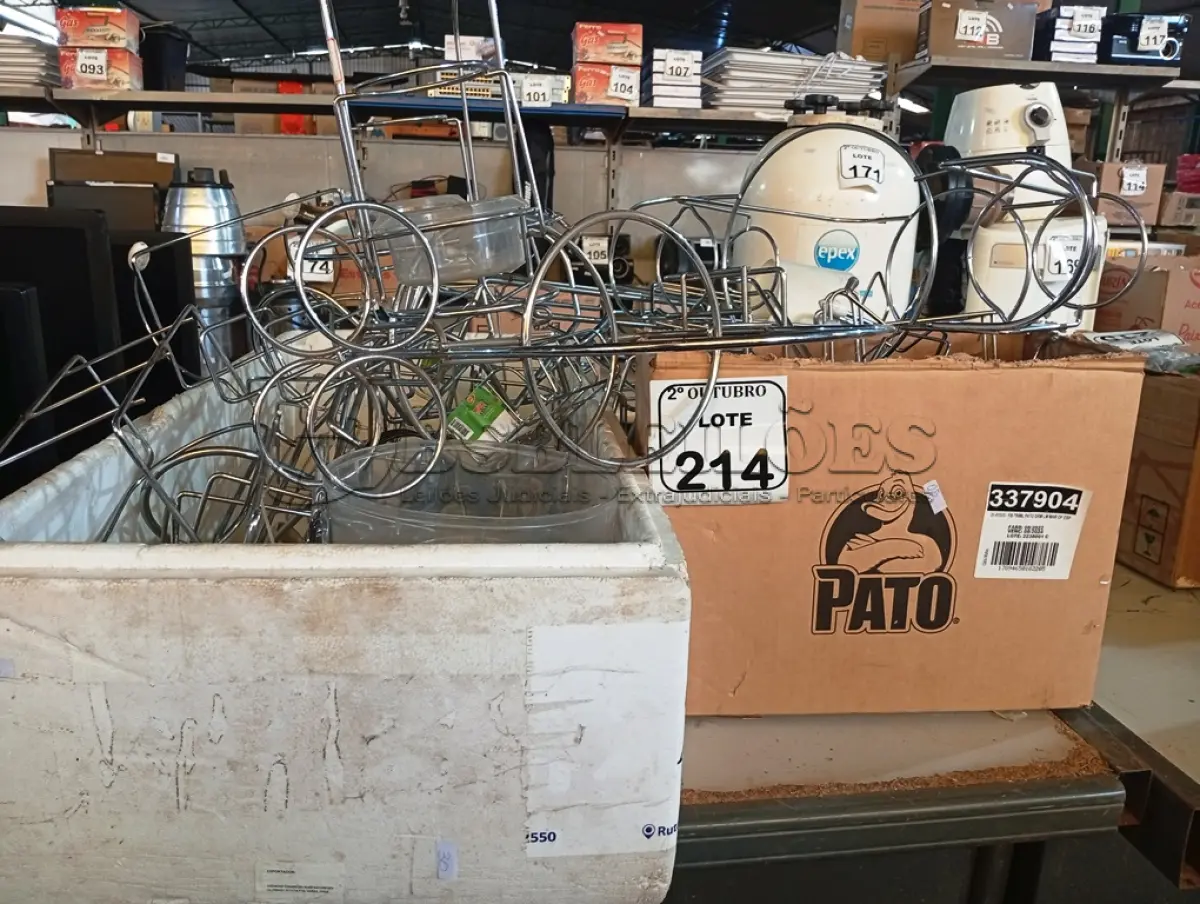LOTE 214 - 1 LOTE COM DIVERSOS SUPORTES DE COZINHA EM METAL. (NO ESTADO) ATENÇÃO! FAZER A VISITAÇÃO ANTES DE ARREMATAR, NÃO SABEMOS SE FUNCIONA. LEILÃO NÃO TEM GARANTIA E NEM DEVOLUÇÃO, SUJEITO A POSSÍVEIS AVARIAS VISÍVEIS/OCULTAS E/OU AUSÊNCIA DE COMPONENTES.
