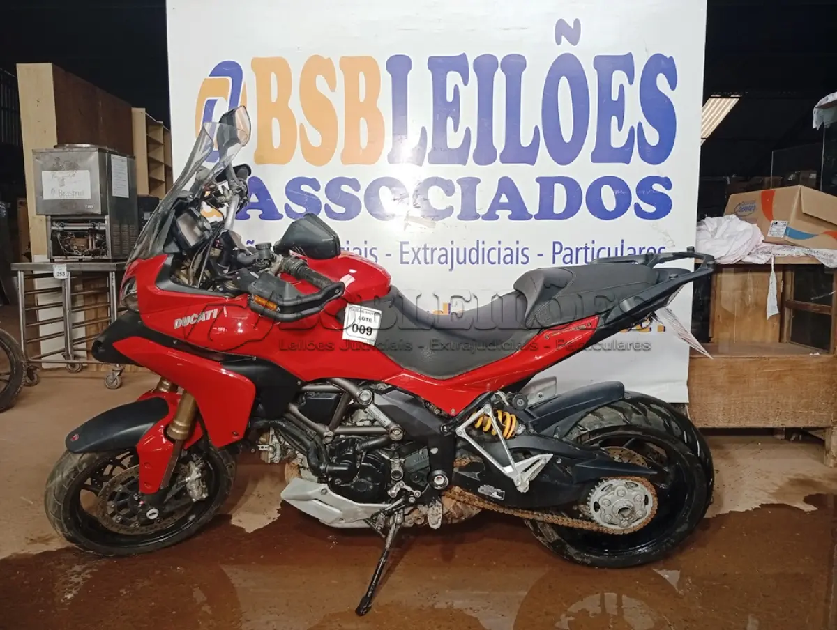 LOTE 009 - 01 MOTO DUCATI/MTS 1200; COR VERMELHA; ANO 2015. (TODOS DOCUMENTOS 2024 PAGOS)