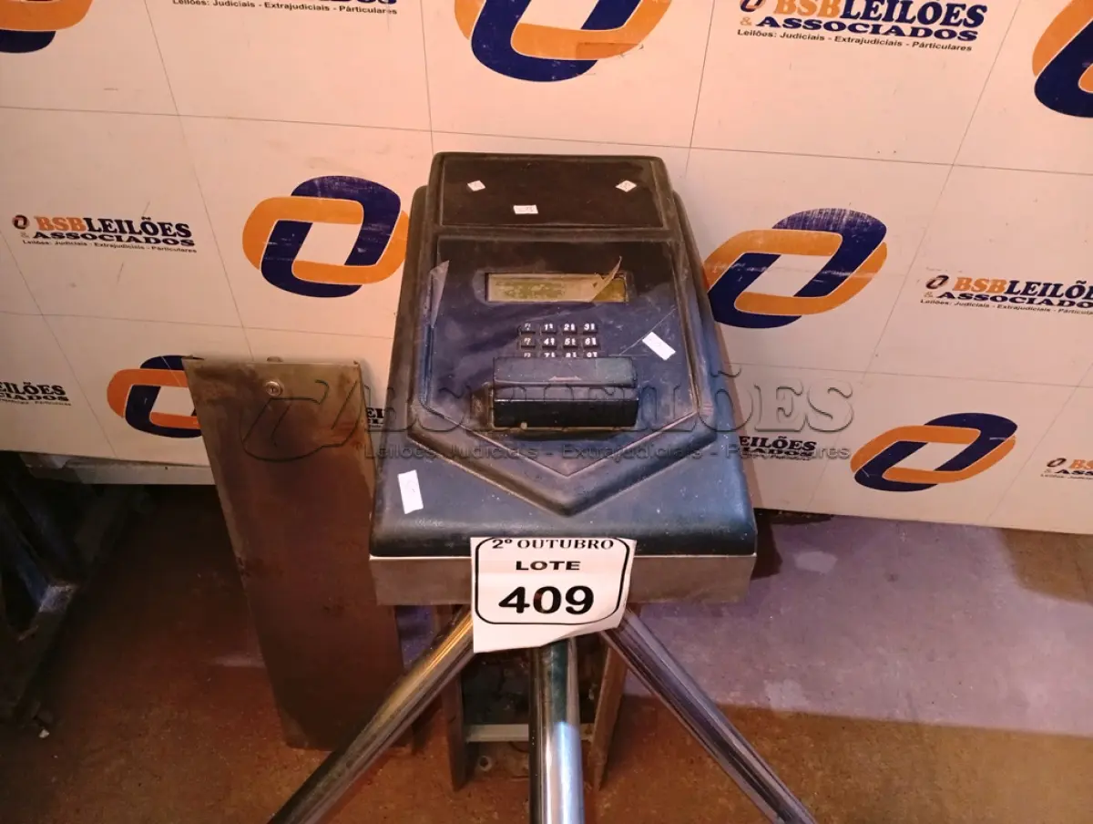LOTE 409 - 01 CATRACA C/AVARIAS. (NO ESTADO) ATENÇÃO! FAZER A VISITAÇÃO ANTES DE ARREMATAR, NÃO SABEMOS SE FUNCIONA. LEILÃO NÃO TEM GARANTIA E NEM DEVOLUÇÃO, SUJEITO A POSSÍVEIS AVARIAS VISÍVEIS/OCULTAS E/OU AUSÊNCIA DE COMPONENTES.
