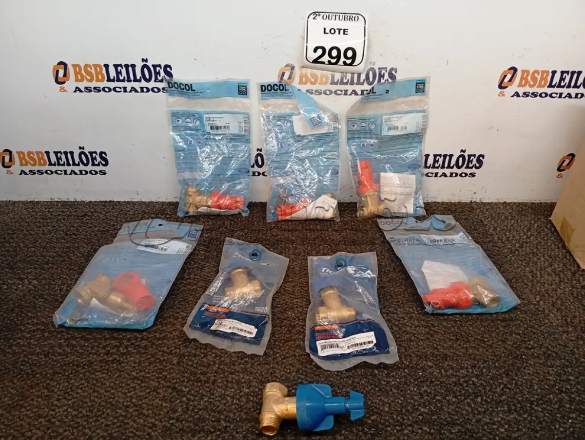 LOTE 299 - 05 REGISTROS GAVETAS DOCON E 03 REGISTOS DE PRESSÃO TIGRE. (NO ESTADO) ATENÇÃO! FAZER A VISITAÇÃO ANTES DE ARREMATAR, NÃO SABEMOS SE FUNCIONA. LEILÃO NÃO TEM GARANTIA E NEM DEVOLUÇÃO, SUJEITO A POSSÍVEIS AVARIAS VISÍVEIS/OCULTAS E/OU AUSÊNCIA DE COMPONENTES.