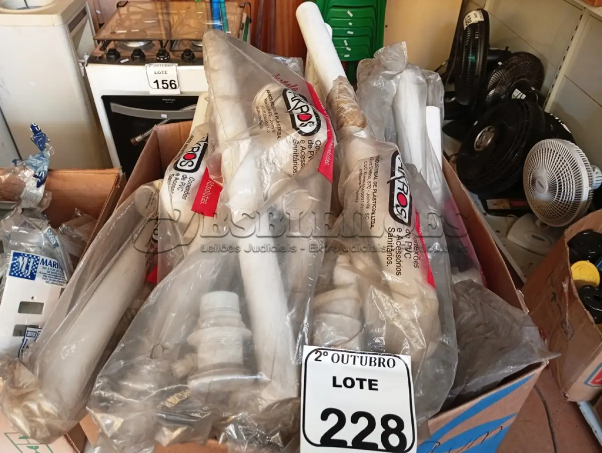 LOTE 228 - 01 LOTE COM DIVERSAS CONEXÕES PVC E ACESSÓRIOS SANITÁRIOS. (NO ESTADO) ATENÇÃO! FAZER A VISITAÇÃO ANTES DE ARREMATAR, NÃO SABEMOS SE FUNCIONA. LEILÃO NÃO TEM GARANTIA E NEM DEVOLUÇÃO, SUJEITO A POSSÍVEIS AVARIAS VISÍVEIS/OCULTAS E/OU AUSÊNCIA DE COMPONENTES.