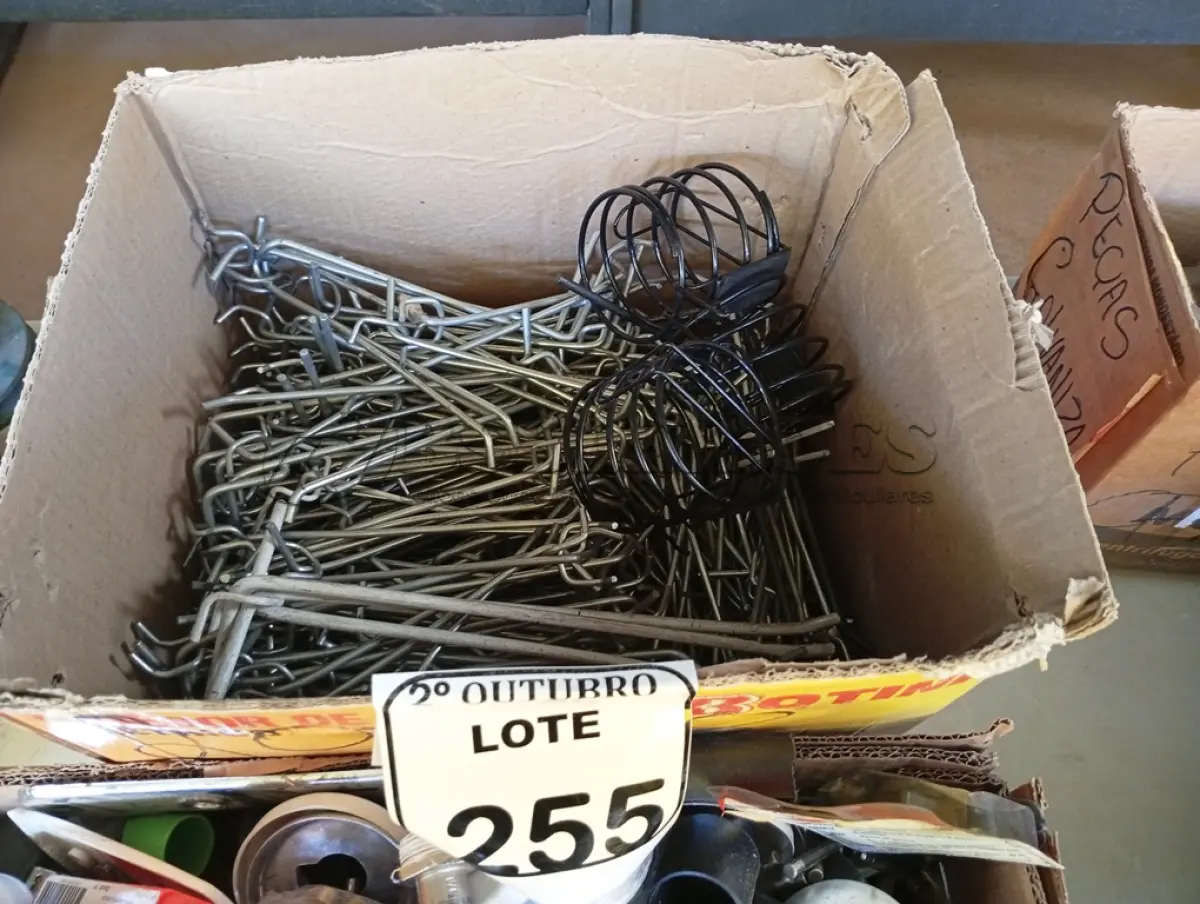 LOTE 255 - 01 LOTE COM GRANDE QUANTIDADE DE MATERIAIS DIVERSOS. (NO ESTADO) ATENÇÃO! FAZER A VISITAÇÃO ANTES DE ARREMATAR, NÃO SABEMOS SE FUNCIONA. LEILÃO NÃO TEM GARANTIA E NEM DEVOLUÇÃO, SUJEITO A POSSÍVEIS AVARIAS VISÍVEIS/OCULTAS E/OU AUSÊNCIA DE COMPONENTES.