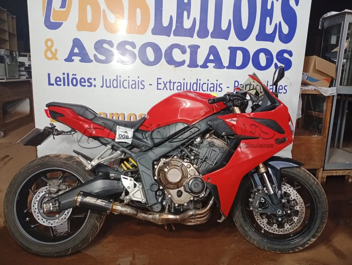 LOTE 008 - 01 MOTO HONDA/CBR 650R; COR VERMELHA; ANO 2022. (NO ESTADO) (TODOS DOCUMENTOS 2024 PAGOS)