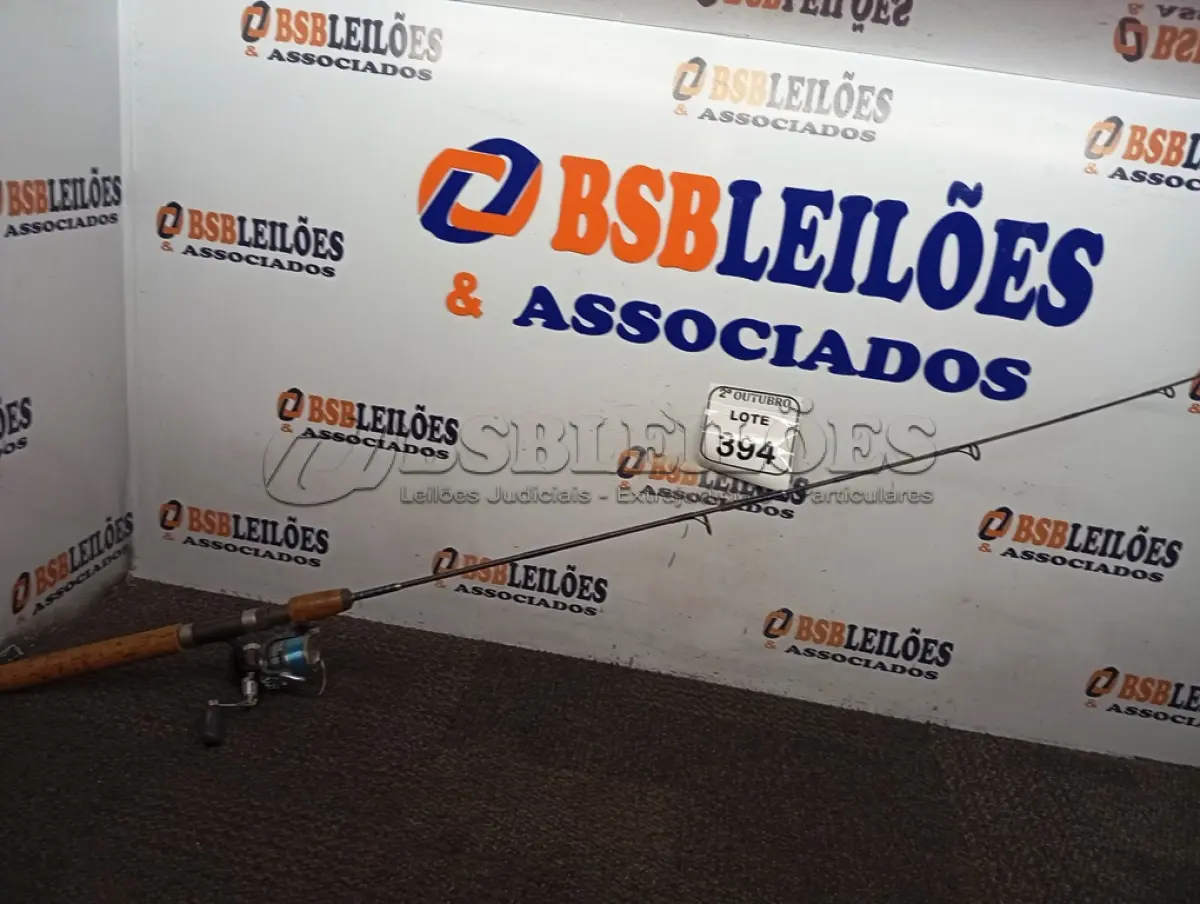 LOTE 394 - 01 VARA DE PESCA E 01 MOLINETE SHIMANO. (NO ESTADO) ATENÇÃO! FAZER A VISITAÇÃO ANTES DE ARREMATAR, NÃO SABEMOS SE FUNCIONA. LEILÃO NÃO TEM GARANTIA E NEM DEVOLUÇÃO, SUJEITO A POSSÍVEIS AVARIAS VISÍVEIS/OCULTAS E/OU AUSÊNCIA DE COMPONENTES.