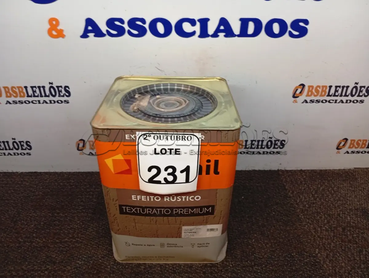 LOTE 231 - 01 LATA DE BASE SUVINIL TEXTURIZADO PREMIUM. (NO ESTADO) ATENÇÃO! FAZER A VISITAÇÃO ANTES DE ARREMATAR, NÃO SABEMOS SE FUNCIONA. LEILÃO NÃO TEM GARANTIA E NEM DEVOLUÇÃO, SUJEITO A POSSÍVEIS AVARIAS VISÍVEIS/OCULTAS E/OU AUSÊNCIA DE COMPONENTES.