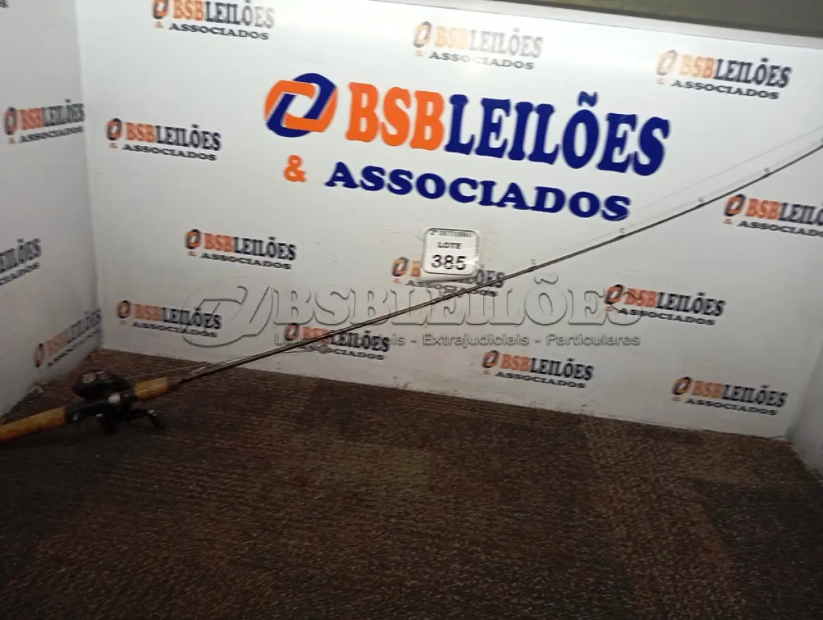 LOTE 385 - 01 VARA DE PESCA E 01 CARRETILHA LUBINA LADO ESQUERDO. (NO ESTADO) ATENÇÃO! FAZER A VISITAÇÃO ANTES DE ARREMATAR, NÃO SABEMOS SE FUNCIONA. LEILÃO NÃO TEM GARANTIA E NEM DEVOLUÇÃO, SUJEITO A POSSÍVEIS AVARIAS VISÍVEIS/OCULTAS E/OU AUSÊNCIA DE COMPONENTES.