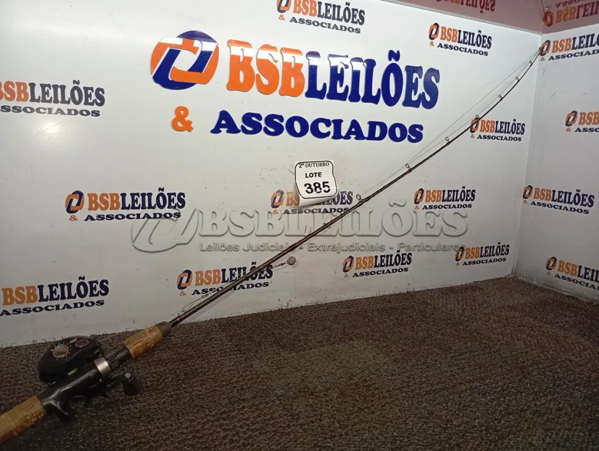 LOTE 385 - 01 VARA DE PESCA E 01 CARRETILHA LUBINA LADO ESQUERDO. (NO ESTADO) ATENÇÃO! FAZER A VISITAÇÃO ANTES DE ARREMATAR, NÃO SABEMOS SE FUNCIONA. LEILÃO NÃO TEM GARANTIA E NEM DEVOLUÇÃO, SUJEITO A POSSÍVEIS AVARIAS VISÍVEIS/OCULTAS E/OU AUSÊNCIA DE COMPONENTES.