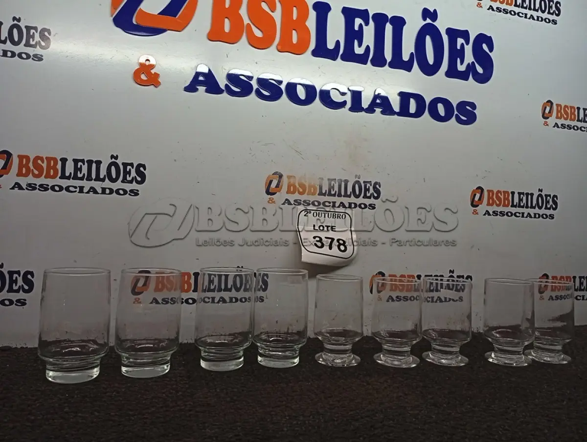LOTE 378 - 09 COPOS DE VIDRO DIVERSOS. (NO ESTADO) ATENÇÃO! FAZER A VISITAÇÃO ANTES DE ARREMATAR, NÃO SABEMOS SE FUNCIONA. LEILÃO NÃO TEM GARANTIA E NEM DEVOLUÇÃO, SUJEITO A POSSÍVEIS AVARIAS VISÍVEIS/OCULTAS E/OU AUSÊNCIA DE COMPONENTES.