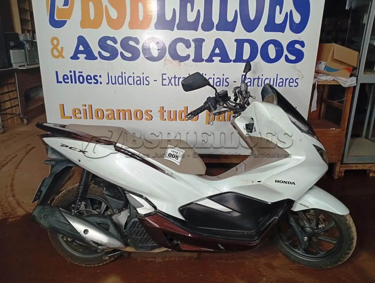 LOTE 005 - 01 MOTO HONDA /PCX 150 DLX ABS; COR BRANCA. ANO 2021. (NO ESTADO) (TODOS DOCUMENTOS 2024 PAGOS)