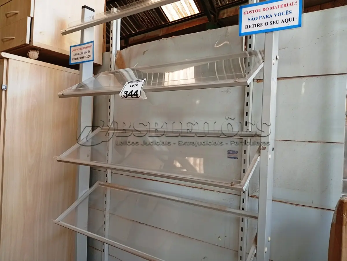 LOTE 344 - 01 EXPOSITOR COM 05 BANDEJAS. (NO ESTADO) ATENÇÃO! FAZER A VISITAÇÃO ANTES DE ARREMATAR, NÃO SABEMOS SE FUNCIONA. LEILÃO NÃO TEM GARANTIA E NEM DEVOLUÇÃO, SUJEITO A POSSÍVEIS AVARIAS VISÍVEIS/OCULTAS E/OU AUSÊNCIA DE COMPONENTES.