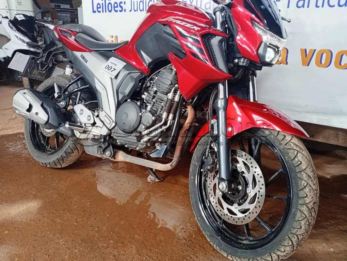 LOTE 007 - 01 MOTO YAMAHA/FZ25 FAZER; COR VERMELHA; ANO 2023. (NO ESTADO) (TODOS DOCUMENTOS 2024 PAGOS)