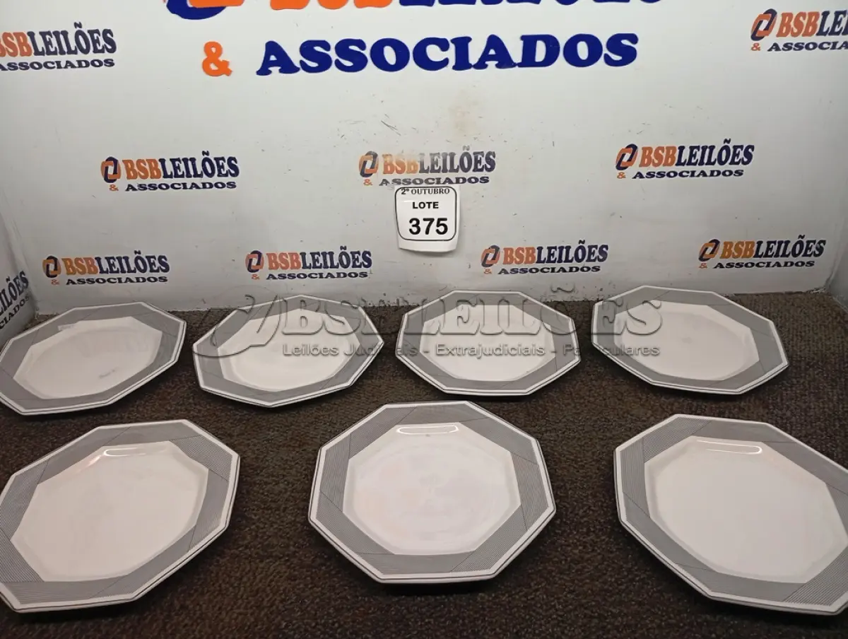 LOTE 375 - 07 PRATOS OCTOGONAIS. (NO ESTADO) ATENÇÃO! FAZER A VISITAÇÃO ANTES DE ARREMATAR, NÃO SABEMOS SE FUNCIONA. LEILÃO NÃO TEM GARANTIA E NEM DEVOLUÇÃO, SUJEITO A POSSÍVEIS AVARIAS VISÍVEIS/OCULTAS E/OU AUSÊNCIA DE COMPONENTES.