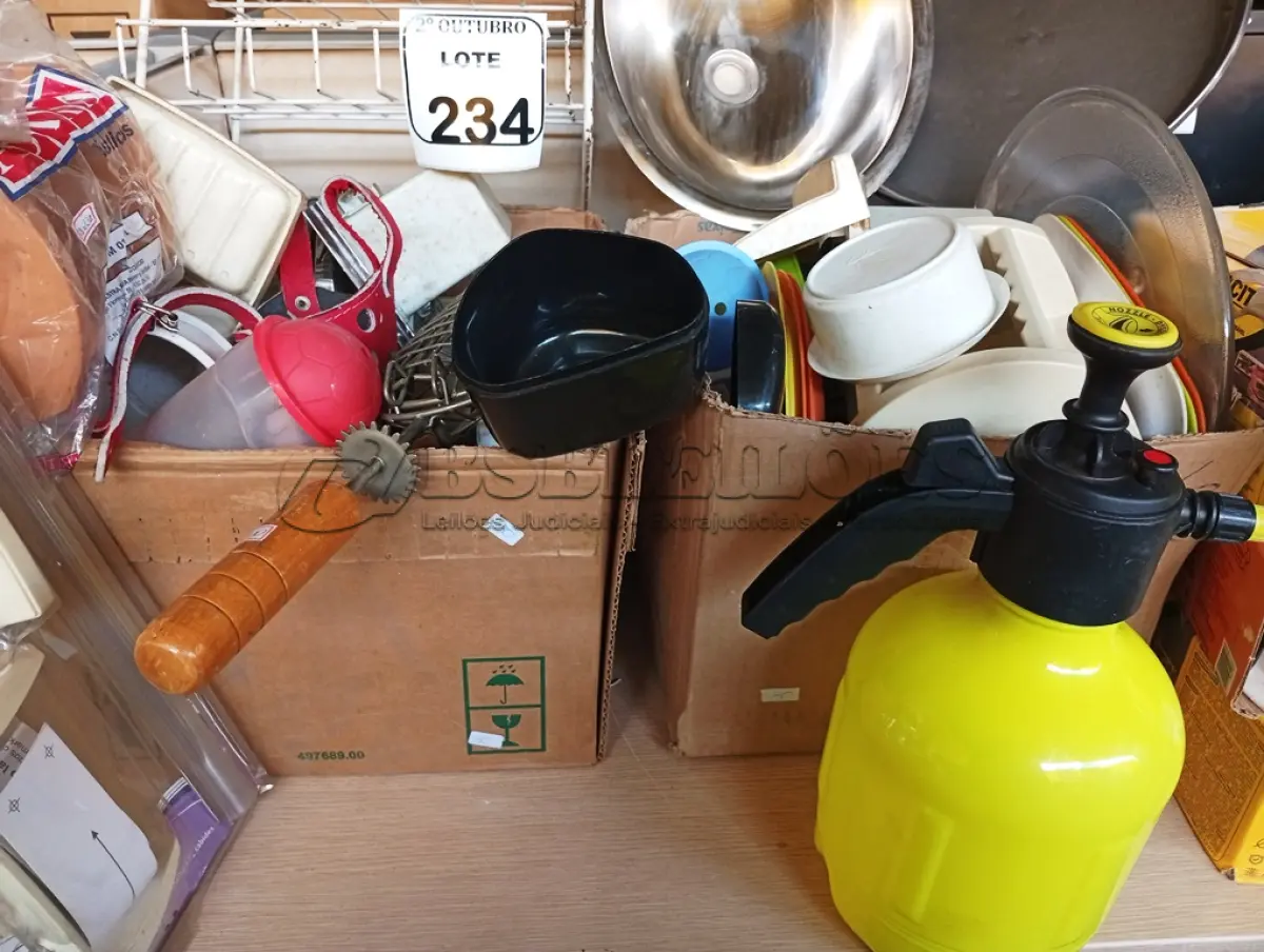 LOTE 234 - 01 LOTE COM 01 CUBA EM INOX, DIVERSOS MATERIAIS P/BANHEIRO E MATERIAIS DIVERSOS. (NO ESTADO) ATENÇÃO! FAZER A VISITAÇÃO ANTES DE ARREMATAR, NÃO SABEMOS SE FUNCIONA. LEILÃO NÃO TEM GARANTIA E NEM DEVOLUÇÃO, SUJEITO A POSSÍVEIS AVARIAS VISÍVEIS/OCULTAS E/OU AUSÊNCIA DE COMPONENTES.