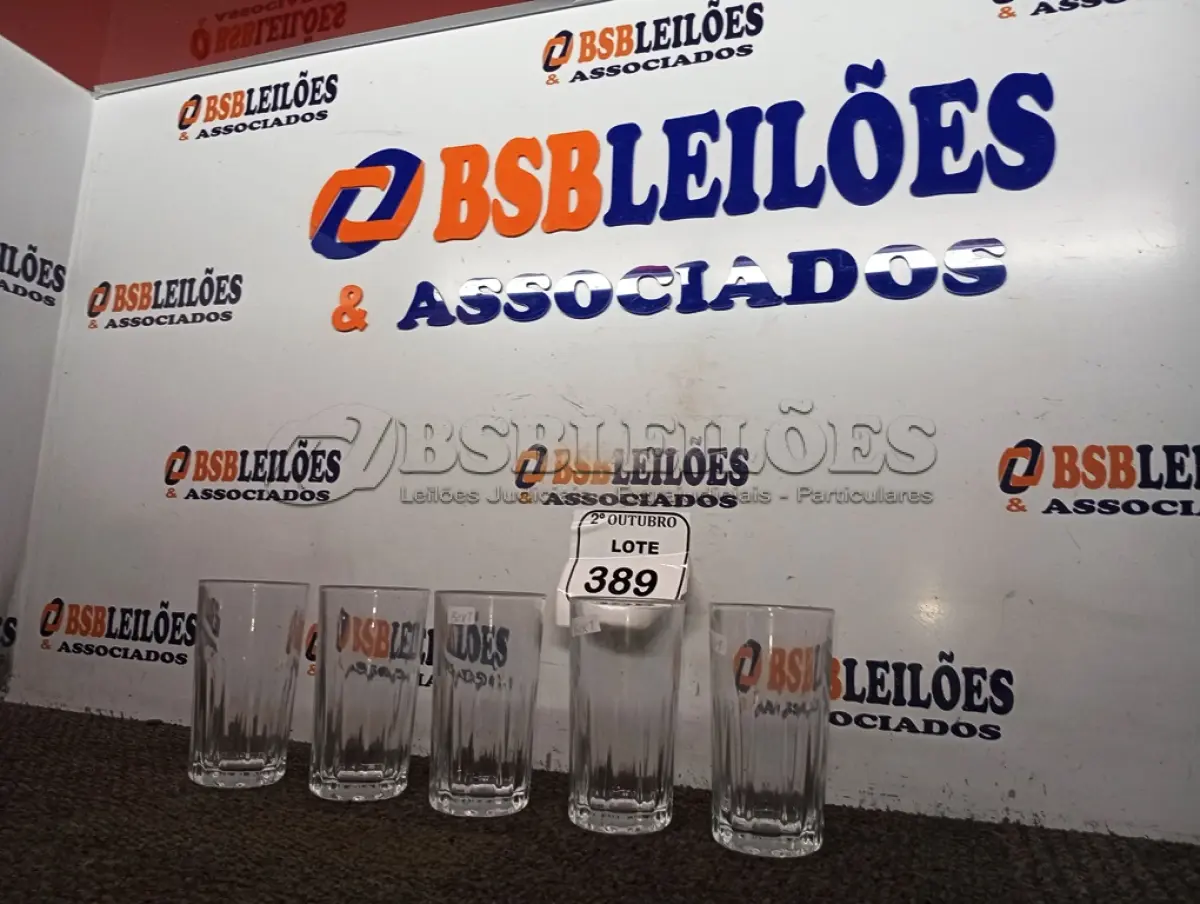 LOTE 389 - 05 COPOS DE VIDRO. (NO ESTADO) ATENÇÃO! FAZER A VISITAÇÃO ANTES DE ARREMATAR, NÃO SABEMOS SE FUNCIONA. LEILÃO NÃO TEM GARANTIA E NEM DEVOLUÇÃO, SUJEITO A POSSÍVEIS AVARIAS VISÍVEIS/OCULTAS E/OU AUSÊNCIA DE COMPONENTES.