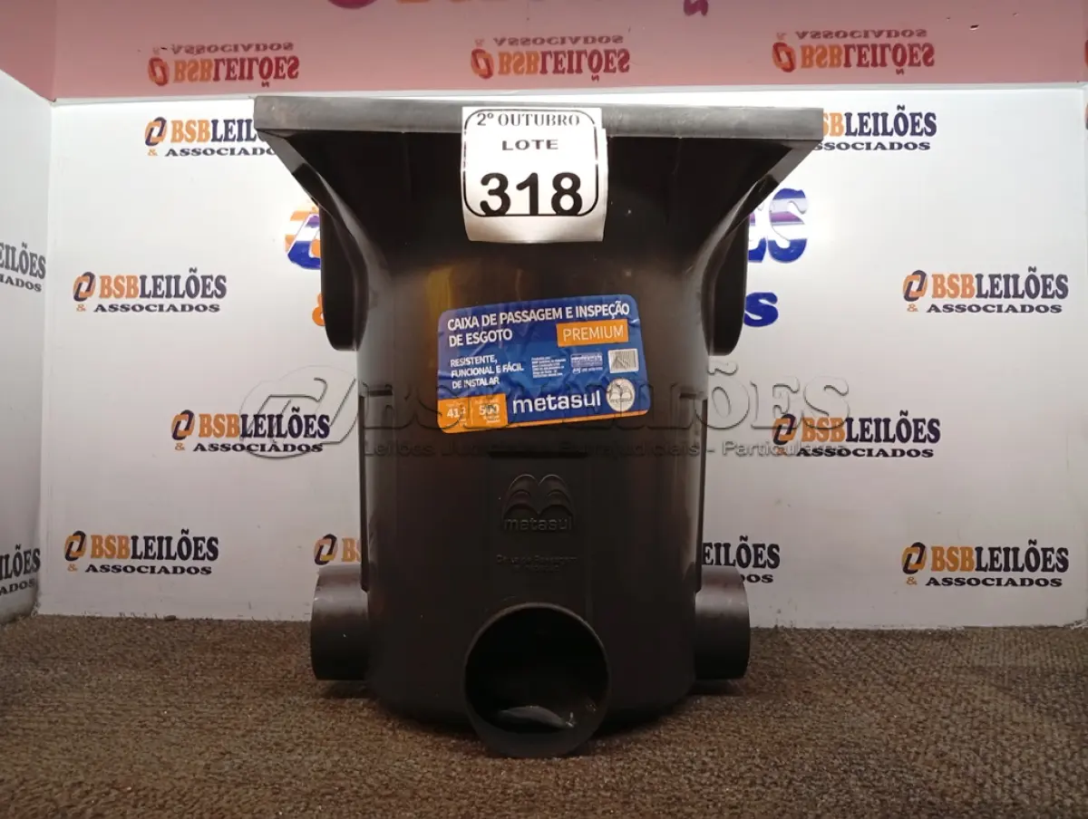 LOTE 318 - 01 CAIXA DE PASSAGEM DE ESGOTO. (NO ESTADO) ATENÇÃO! FAZER A VISITAÇÃO ANTES DE ARREMATAR, NÃO SABEMOS SE FUNCIONA. LEILÃO NÃO TEM GARANTIA E NEM DEVOLUÇÃO, SUJEITO A POSSÍVEIS AVARIAS VISÍVEIS/OCULTAS E/OU AUSÊNCIA DE COMPONENTES.