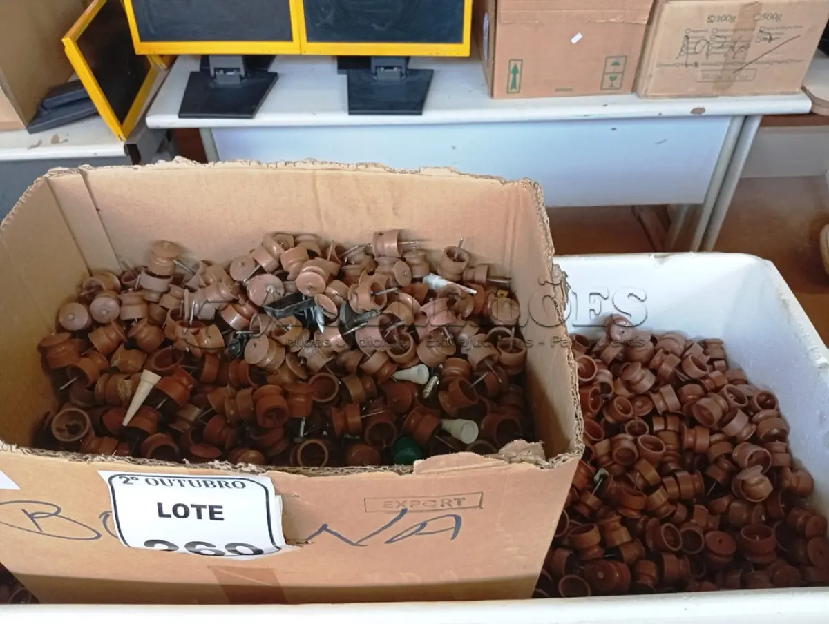 LOTE 260 - 01 LOTE COM GRANDE QUANTIDADE DE ROLDANAS DE PLÁSTICO. (NO ESTADO) ATENÇÃO! FAZER A VISITAÇÃO ANTES DE ARREMATAR, NÃO SABEMOS SE FUNCIONA. LEILÃO NÃO TEM GARANTIA E NEM DEVOLUÇÃO, SUJEITO A POSSÍVEIS AVARIAS VISÍVEIS/OCULTAS E/OU AUSÊNCIA DE COMPONENTES.