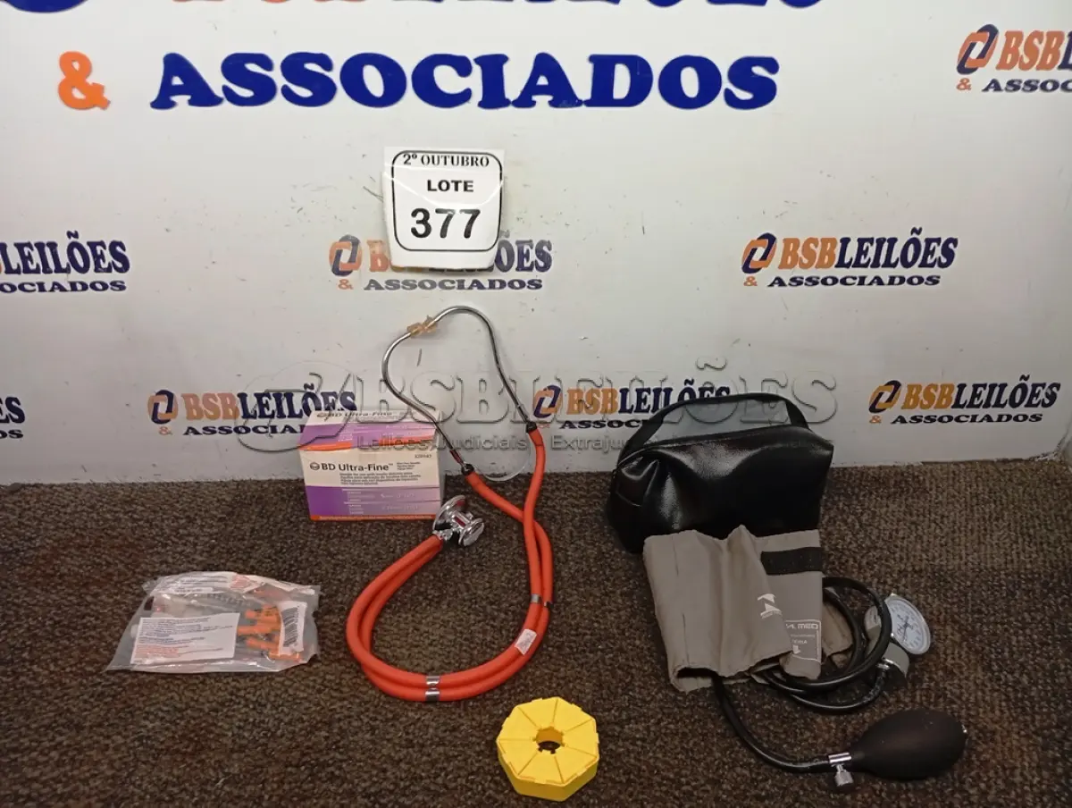 LOTE 377 - 01 ESTETOSCÓPIO E 01 AFERIDOR DE PRESSÃO P.A MED E MATERIAIS HOSPITALARES DIVERSOS. (NO ESTADO) ATENÇÃO! FAZER A VISITAÇÃO ANTES DE ARREMATAR, NÃO SABEMOS SE FUNCIONA. LEILÃO NÃO TEM GARANTIA E NEM DEVOLUÇÃO, SUJEITO A POSSÍVEIS AVARIAS VISÍVEIS/OCULTAS E/OU AUSÊNCIA DE COMPONENTES.