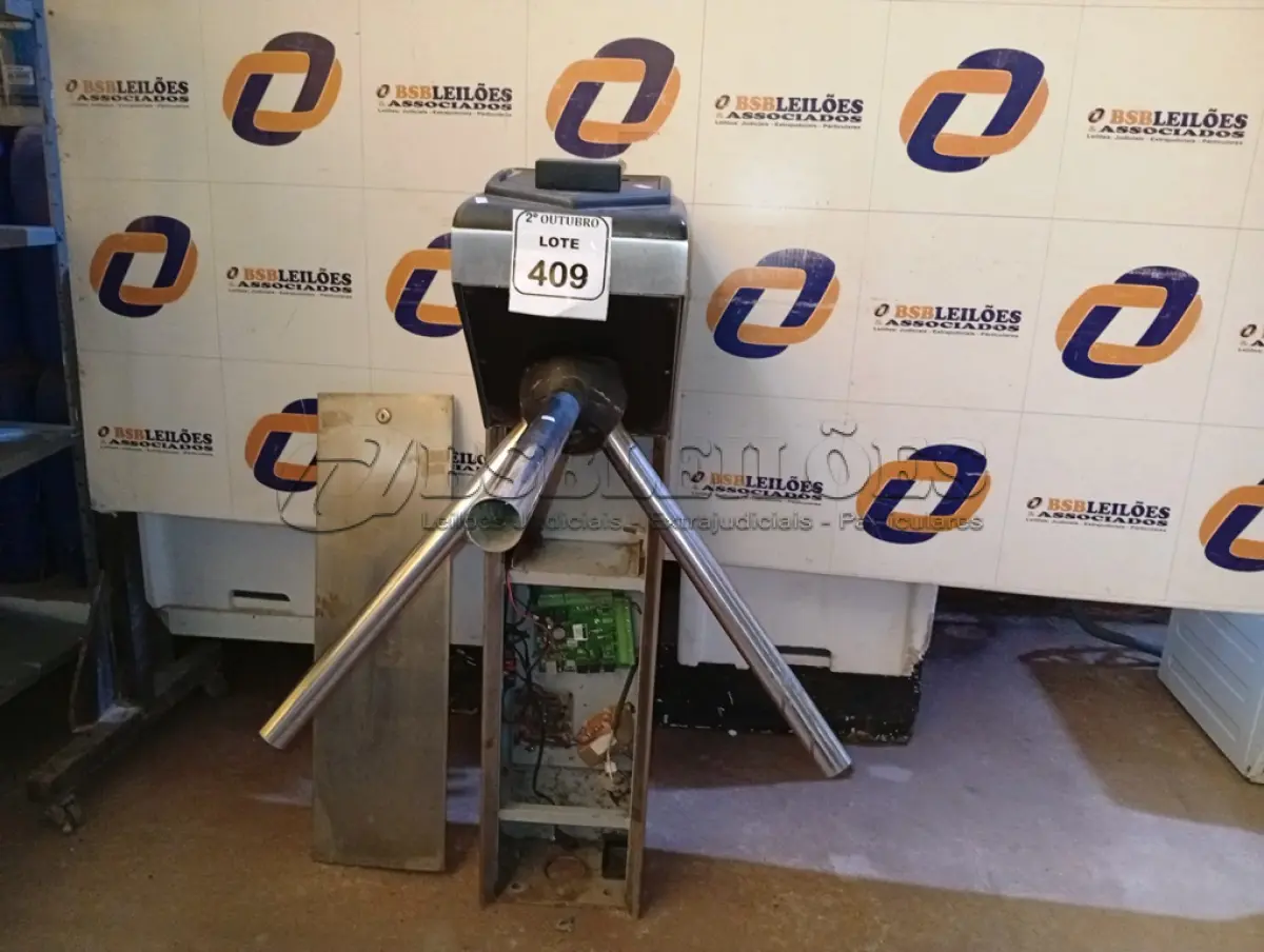 LOTE 409 - 01 CATRACA C/AVARIAS. (NO ESTADO) ATENÇÃO! FAZER A VISITAÇÃO ANTES DE ARREMATAR, NÃO SABEMOS SE FUNCIONA. LEILÃO NÃO TEM GARANTIA E NEM DEVOLUÇÃO, SUJEITO A POSSÍVEIS AVARIAS VISÍVEIS/OCULTAS E/OU AUSÊNCIA DE COMPONENTES.