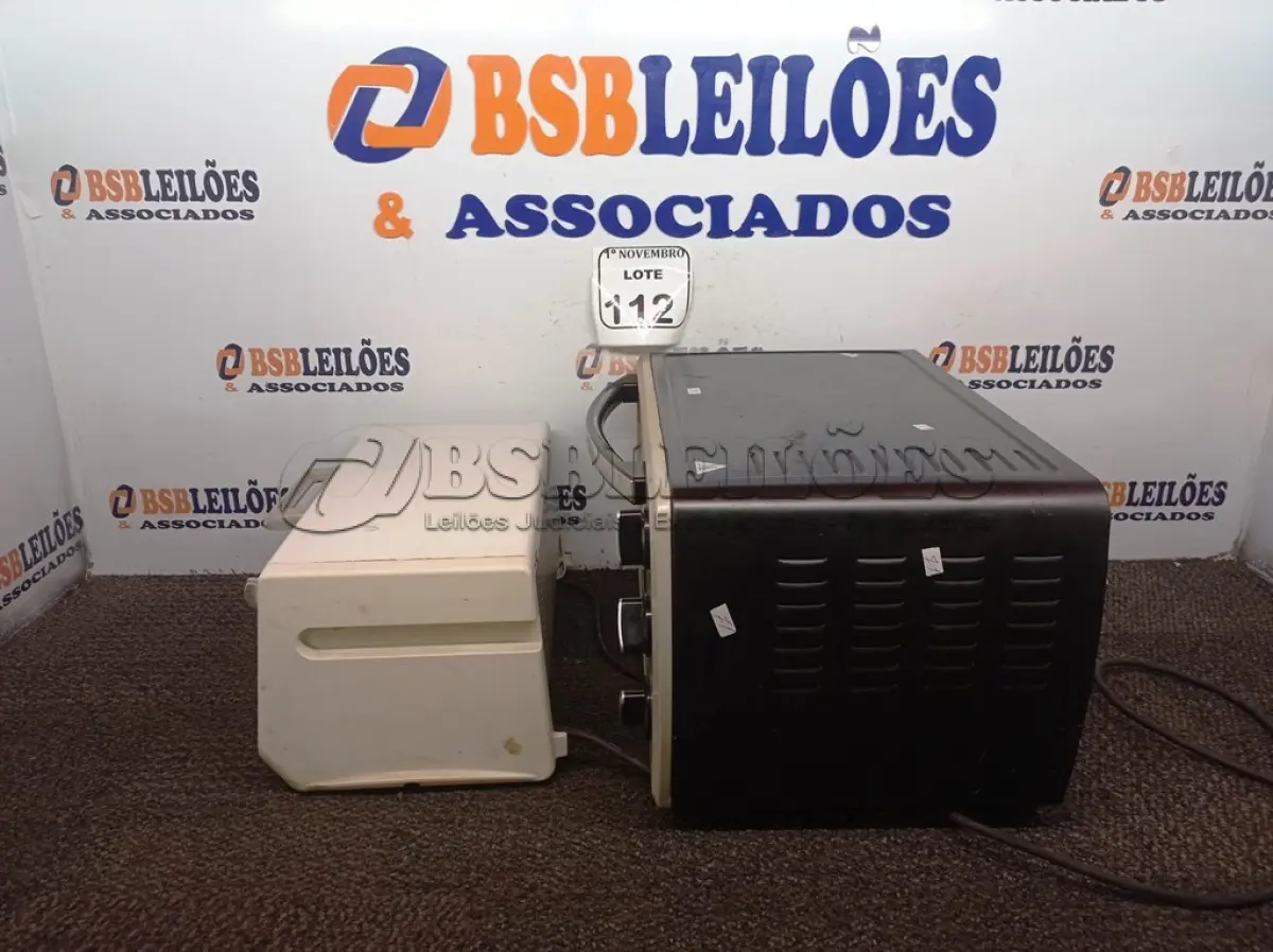LOTE 112 - 02 FORNOS ELÉTRICOS. MARCAS PHILCO E BLACK E DECKER. (NO ESTADO) ATENÇÃO! FAZER A VISITAÇÃO ANTES DE ARREMATAR, NÃO SABEMOS SE FUNCIONA. LEILÃO NÃO TEM GARANTIA E NEM DEVOLUÇÃO, SUJEITO A POSSÍVEIS AVARIAS VISÍVEIS/OCULTAS E/OU AUSÊNCIA DE COMPONENTES.