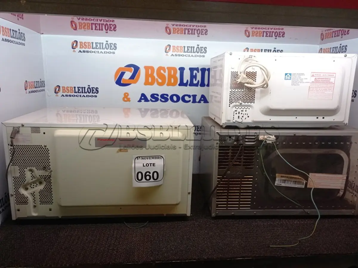 LOTE 060 - 01 LOTE COM 03 MICRO-ONDAS MARCAS E MODELOS DIVERSOS SENDO 01 SEM PRATO. (NO ESTADO) ATENÇÃO! FAZER A VISITAÇÃO ANTES DE ARREMATAR, NÃO SABEMOS SE FUNCIONA. LEILÃO NÃO TEM GARANTIA E NEM DEVOLUÇÃO, SUJEITO A POSSÍVEIS AVARIAS VISÍVEIS/OCULTAS E/OU AUSÊNCIA DE COMPONENTES.
