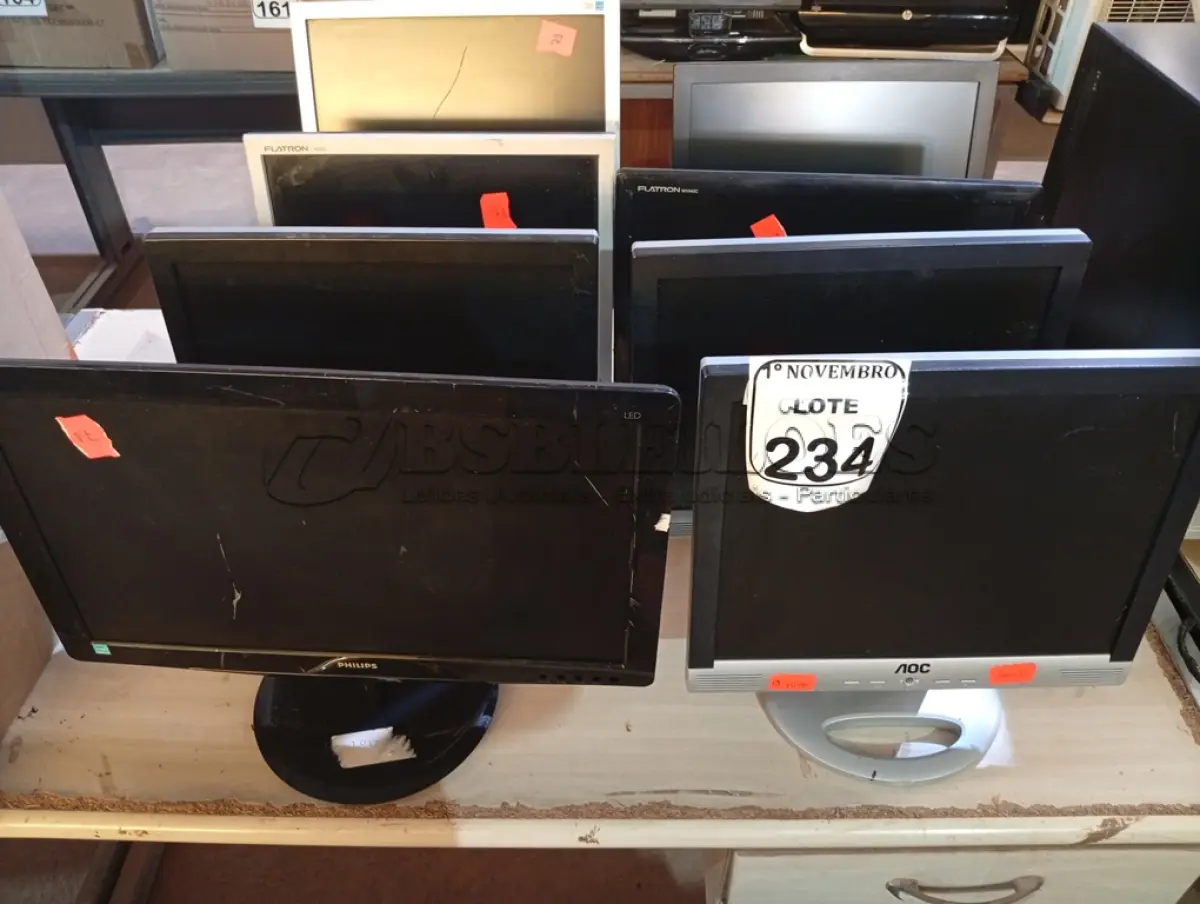 LOTE 234 - 08 MONITORES LCD MARCAS E MODELOS DIVERSOS P/RETIRADA DE PEÇAS. (NO ESTADO) ATENÇÃO! FAZER A VISITAÇÃO ANTES DE ARREMATAR, NÃO SABEMOS SE FUNCIONA. LEILÃO NÃO TEM GARANTIA E NEM DEVOLUÇÃO, SUJEITO A POSSÍVEIS AVARIAS VISÍVEIS/OCULTAS E/OU AUSÊNCIA DE COMPONENTES.