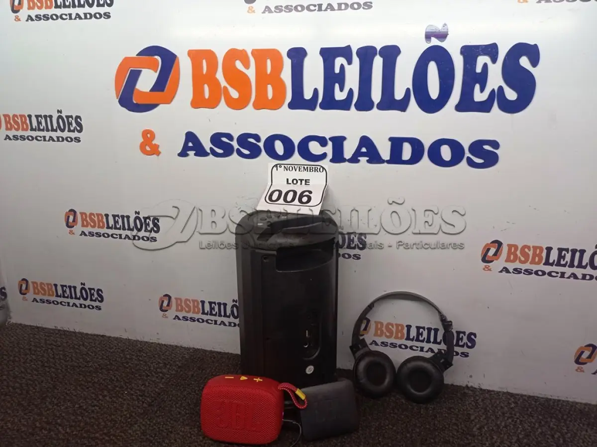 LOTE 006 - 01 FONE DE OUVIDO E 03 CAIXINHAS DE SOM DIVERSAS. (NO ESTADO) ATENÇÃO! FAZER A VISITAÇÃO ANTES DE ARREMATAR, NÃO SABEMOS SE FUNCIONA. LEILÃO NÃO TEM GARANTIA E NEM DEVOLUÇÃO, SUJEITO A POSSÍVEIS AVARIAS VISÍVEIS/OCULTAS E/OU AUSÊNCIA DE COMPONENTES.
