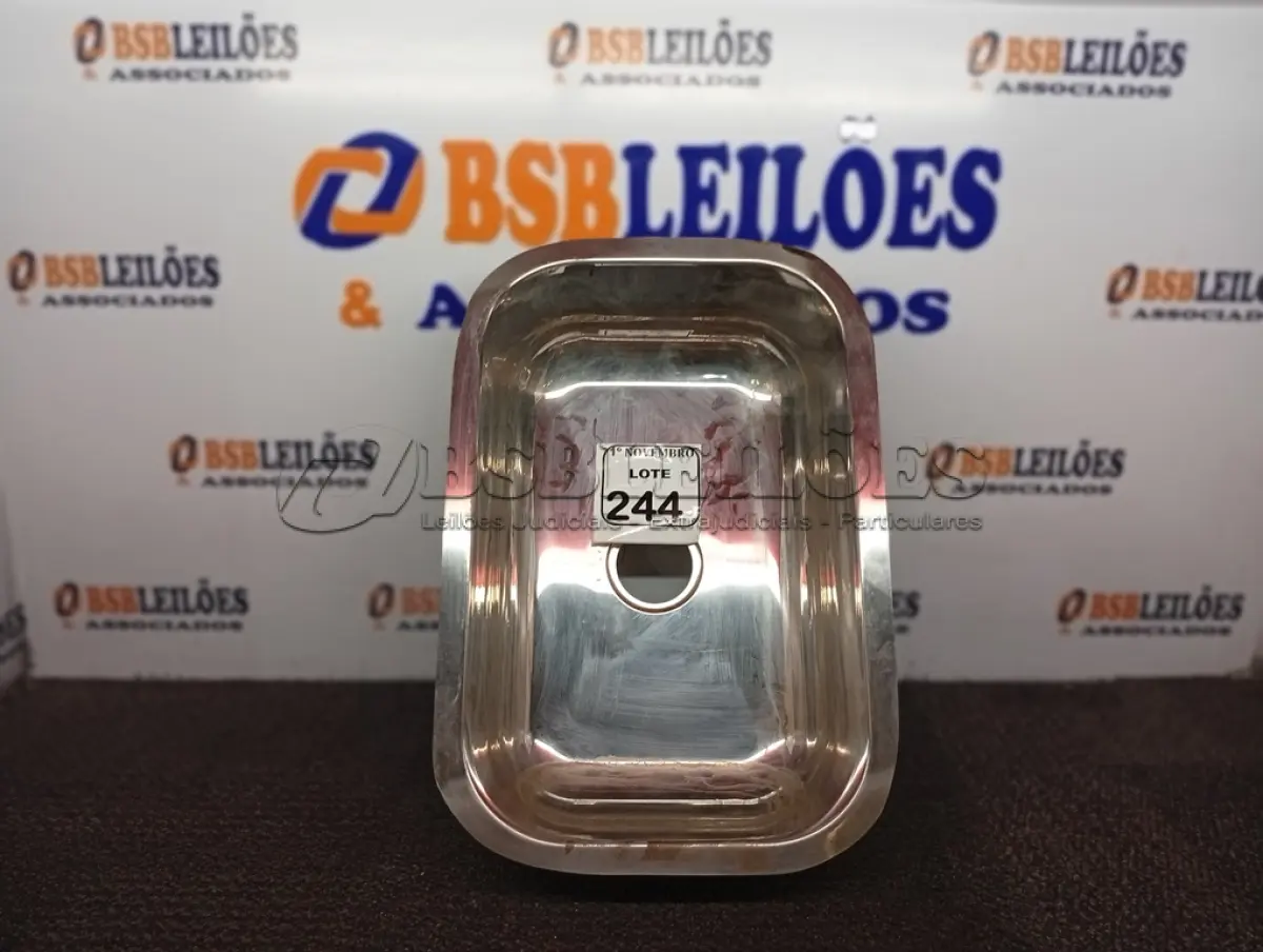 LOTE 244 - 01 CUBA INOX N1 AÇO 304 3.1/2 46X30X17 FABRINOX.(NOVA) (NO ESTADO) ATENÇÃO! FAZER A VISITAÇÃO ANTES DE ARREMATAR, NÃO SABEMOS SE FUNCIONA. LEILÃO NÃO TEM GARANTIA E NEM DEVOLUÇÃO, SUJEITO A POSSÍVEIS AVARIAS VISÍVEIS/OCULTAS E/OU AUSÊNCIA DE COMPONENTES.