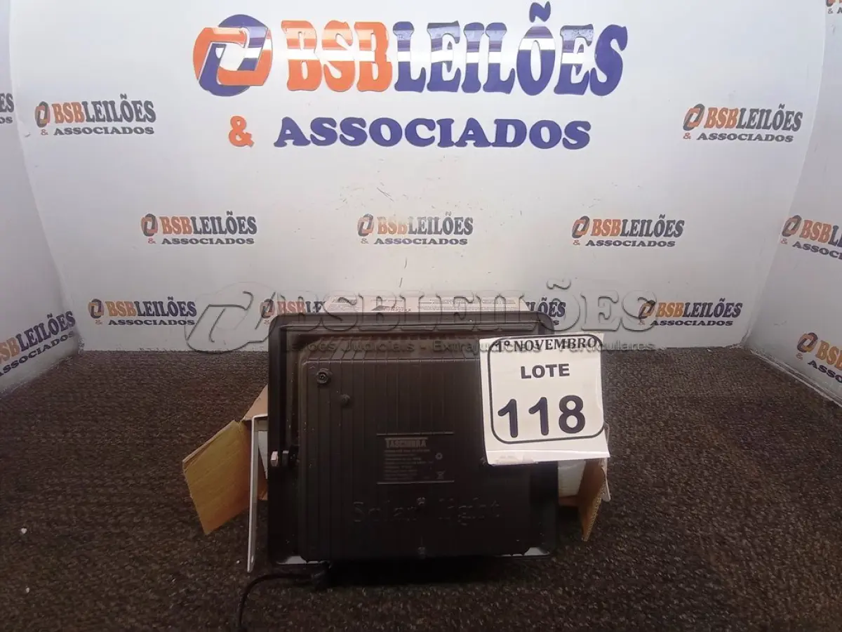 LOTE 118 - 01 REFLETOR LED SOLAR TR SUN 60W 6500K – TASCHIBRA NOVO . (NO ESTADO) ATENÇÃO! FAZER A VISITAÇÃO ANTES DE ARREMATAR, NÃO SABEMOS SE FUNCIONA. LEILÃO NÃO TEM GARANTIA E NEM DEVOLUÇÃO, SUJEITO A POSSÍVEIS AVARIAS VISÍVEIS/OCULTAS E/OU AUSÊNCIA DE COMPONENTES.