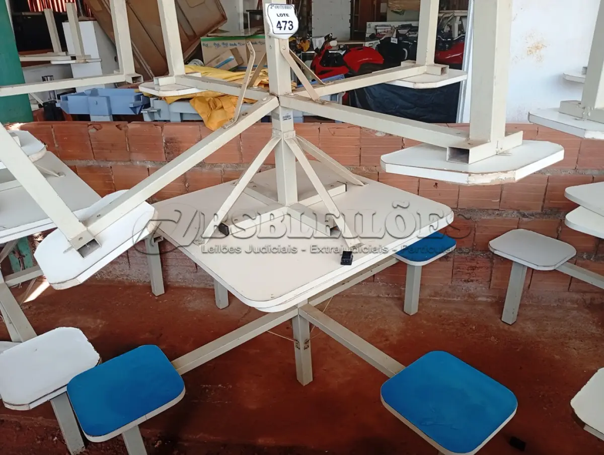 LOTE 473 - 02 MESAS P/REFEITÓRIO NA COR BRANCO, TAMPO EM MADEIRA COM 04 ASSENTOS CADA. (NO ESTADO) ATENÇÃO! FAZER A VISITAÇÃO ANTES DE ARREMATAR, NÃO SABEMOS SE FUNCIONA. LEILÃO NÃO TEM GARANTIA E NEM DEVOLUÇÃO, SUJEITO A POSSÍVEIS AVARIAS VISÍVEIS/OCULTAS E/OU AUSÊNCIA DE COMPONENTES.