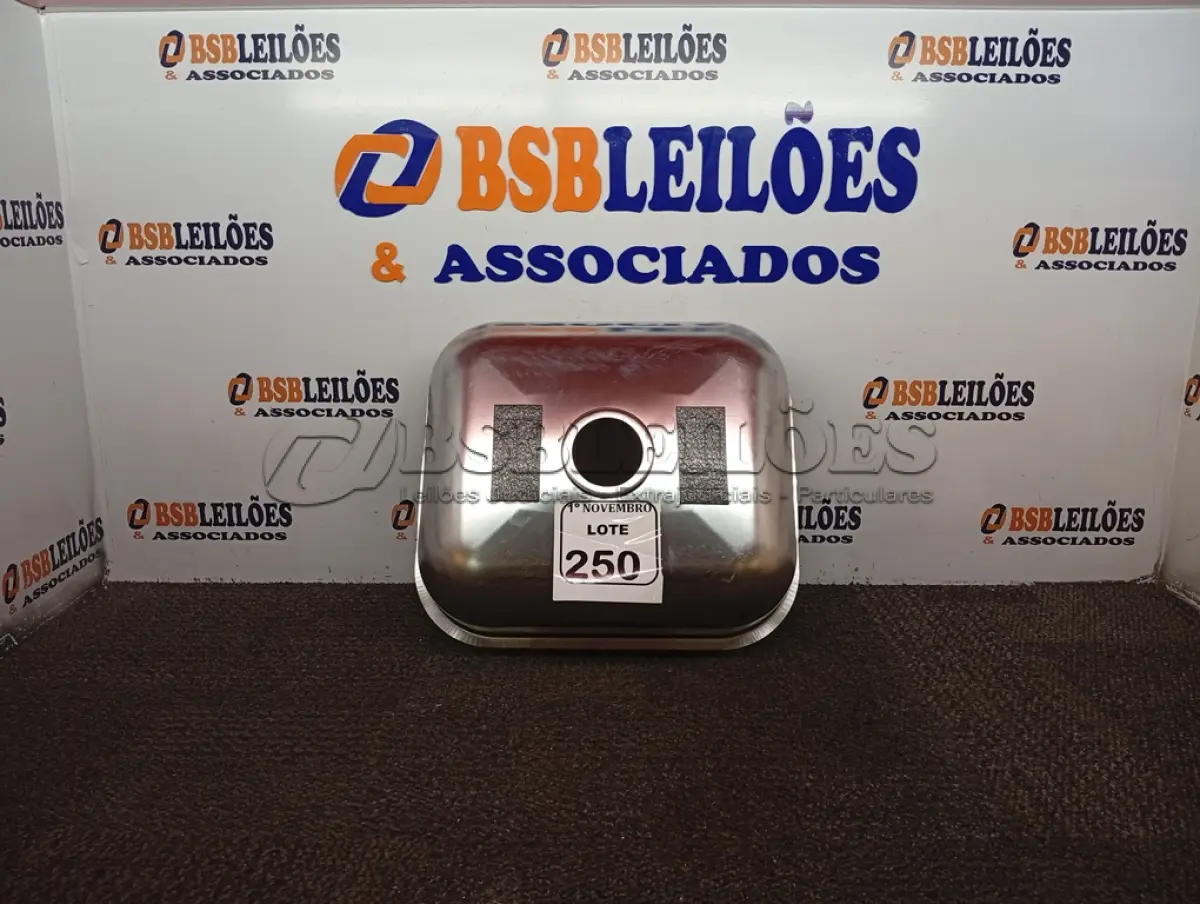 LOTE 250 - 01 CUBA INOX N3 AÇO 430 3.1/2 40X34X14 FABRINOX.(NOVA) (NO ESTADO) ATENÇÃO! FAZER A VISITAÇÃO ANTES DE ARREMATAR, NÃO SABEMOS SE FUNCIONA. LEILÃO NÃO TEM GARANTIA E NEM DEVOLUÇÃO, SUJEITO A POSSÍVEIS AVARIAS VISÍVEIS/OCULTAS E/OU AUSÊNCIA DE COMPONENTES.