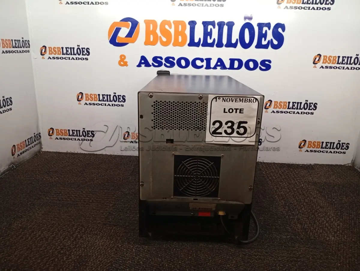 LOTE 235 - 01 ADEGA TOCAVE. (NO ESTADO) ATENÇÃO! FAZER A VISITAÇÃO ANTES DE ARREMATAR, NÃO SABEMOS SE FUNCIONA. LEILÃO NÃO TEM GARANTIA E NEM DEVOLUÇÃO, SUJEITO A POSSÍVEIS AVARIAS VISÍVEIS/OCULTAS E/OU AUSÊNCIA DE COMPONENTES.