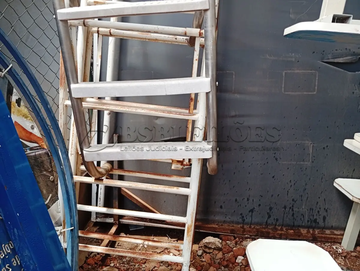 LOTE 487 - 01 LOTE C/DIVERSAS ESCADAS P/PISCINAS. (NO ESTADO) ATENÇÃO! FAZER A VISITAÇÃO ANTES DE ARREMATAR, NÃO SABEMOS SE FUNCIONA. LEILÃO NÃO TEM GARANTIA E NEM DEVOLUÇÃO, SUJEITO A POSSÍVEIS AVARIAS VISÍVEIS/OCULTAS E/OU AUSÊNCIA DE COMPONENTES.