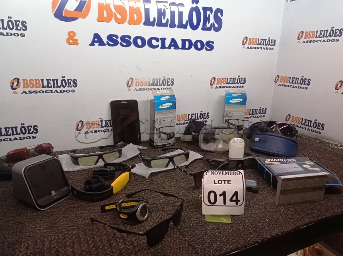 LOTE 014 - 01 LOTE COM 01 ÓCULOS DE MERGULHO, 03 ÓCULOS 3D, SENDO 02 SAMSUNG E 01 SONY, 01 CASE PARA HD MULTILASER, 01 TABLET SAMSUNG E DIVERSOS.  (NO ESTADO) ATENÇÃO! FAZER A VISITAÇÃO ANTES DE ARREMATAR, NÃO SABEMOS SE FUNCIONA. LEILÃO NÃO TEM GARANTIA E NEM DEVOLUÇÃO, SUJEITO A POSSÍVEIS AVARIAS VISÍVEIS/OCULTAS E/OU AUSÊNCIA DE COMPONENTES.