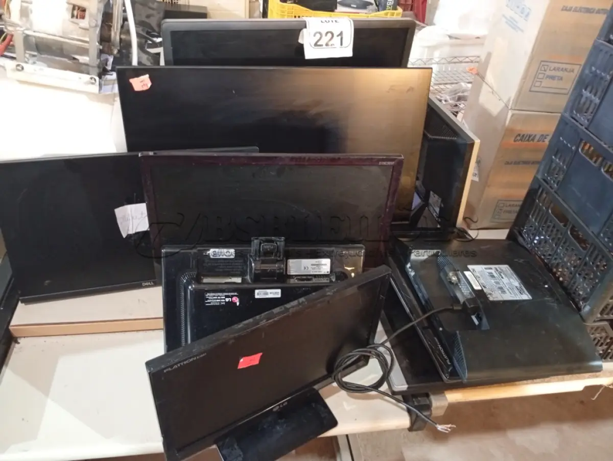 LOTE 221 - 09 MONITORES LCD MARCAS E MODELOS DIVERSOS P/RETIRADA DE PEÇAS. (NO ESTADO) ATENÇÃO! FAZER A VISITAÇÃO ANTES DE ARREMATAR, NÃO SABEMOS SE FUNCIONA. LEILÃO NÃO TEM GARANTIA E NEM DEVOLUÇÃO, SUJEITO A POSSÍVEIS AVARIAS VISÍVEIS/OCULTAS E/OU AUSÊNCIA DE COMPONENTES.