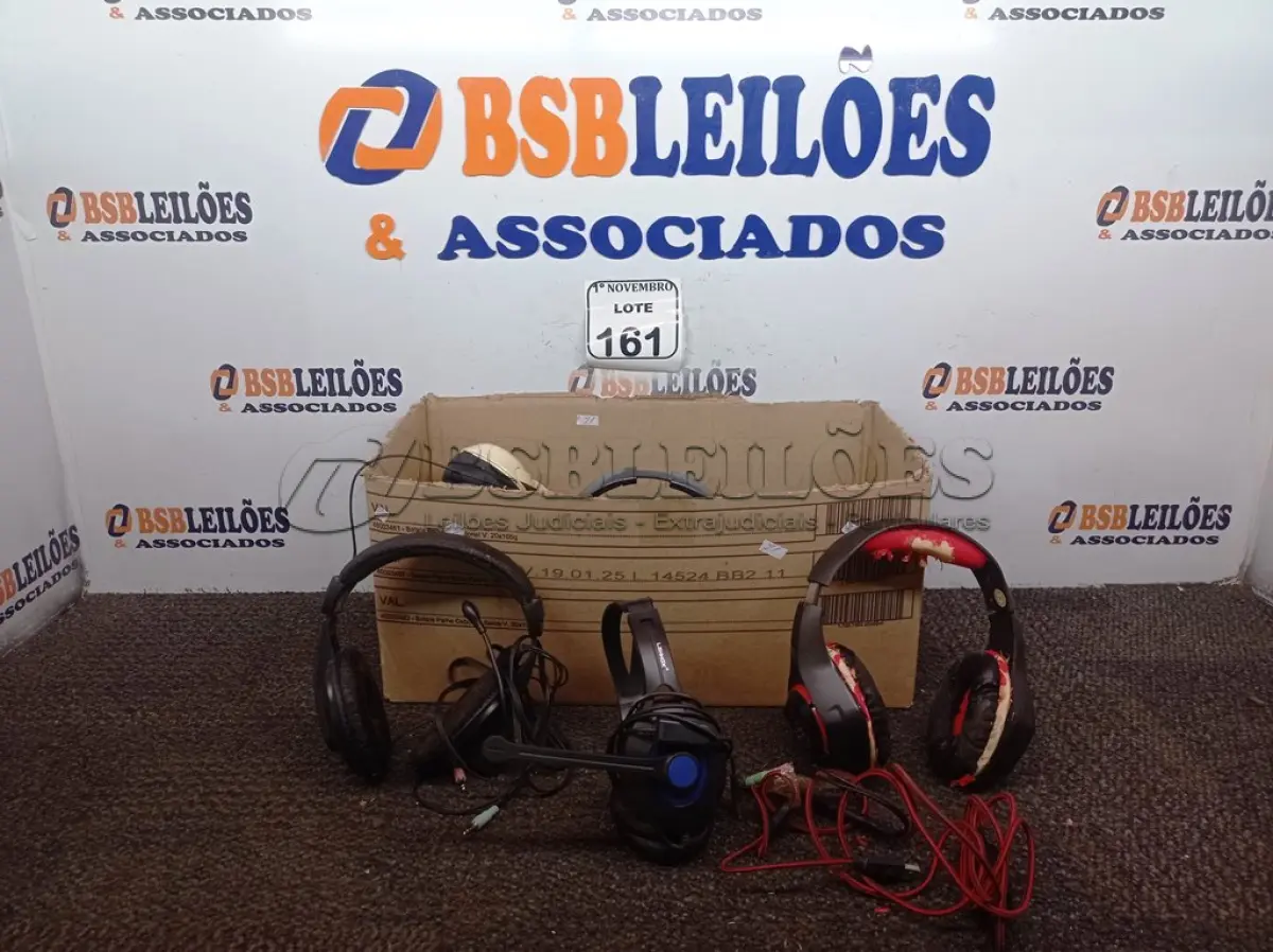 LOTE 161 - 01 LOTE C/DIVERSOS FONES DE OUVIDO MARCAS E MODELOS DIVERSOS. (NO ESTADO) ATENÇÃO! FAZER A VISITAÇÃO ANTES DE ARREMATAR, NÃO SABEMOS SE FUNCIONA. LEILÃO NÃO TEM GARANTIA E NEM DEVOLUÇÃO, SUJEITO A POSSÍVEIS AVARIAS VISÍVEIS/OCULTAS E/OU AUSÊNCIA DE COMPONENTES.