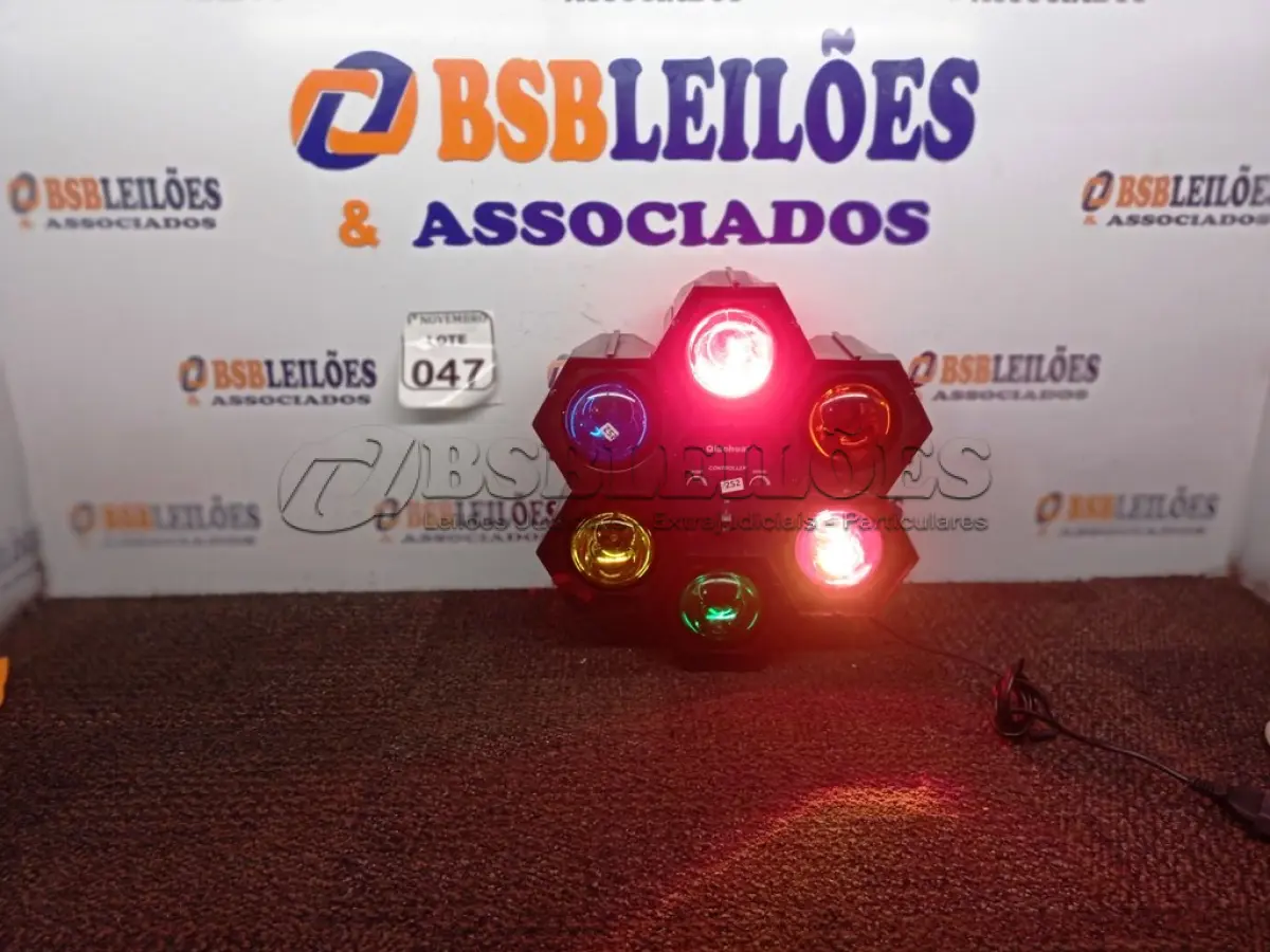 LOTE 047 - 01 JOGO DE LUZ LED COLORIDAS, MARCA QIAOHUA. (NO ESTADO) ATENÇÃO! FAZER A VISITAÇÃO ANTES DE ARREMATAR, NÃO SABEMOS SE FUNCIONA. LEILÃO NÃO TEM GARANTIA E NEM DEVOLUÇÃO, SUJEITO A POSSÍVEIS AVARIAS VISÍVEIS/OCULTAS E/OU AUSÊNCIA DE COMPONENTES.